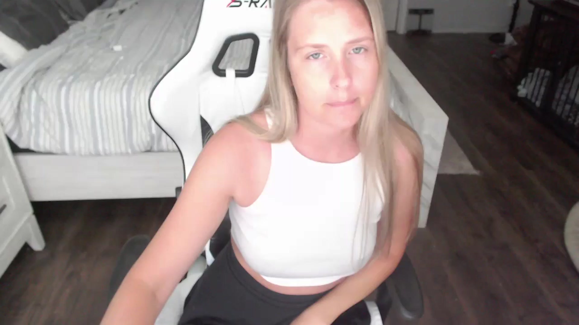 Gallery image thumbnail from ZenZoey's myfreecams stream on, 07/10/2025, 16:50 image 17 of 20