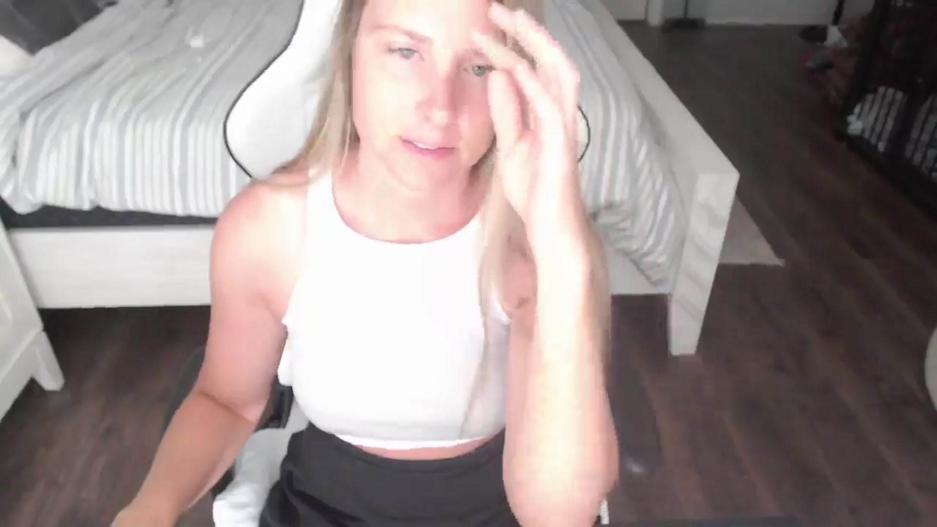 Gallery image thumbnail from ZenZoey's myfreecams stream on, 07/10/2025, 16:50 image 3 of 20