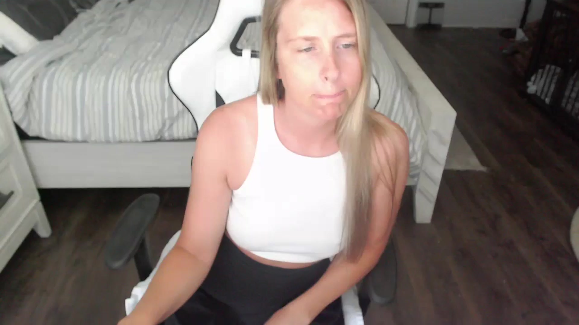 Gallery image thumbnail from ZenZoey's myfreecams stream on, 07/10/2025, 17:43 image 17 of 20