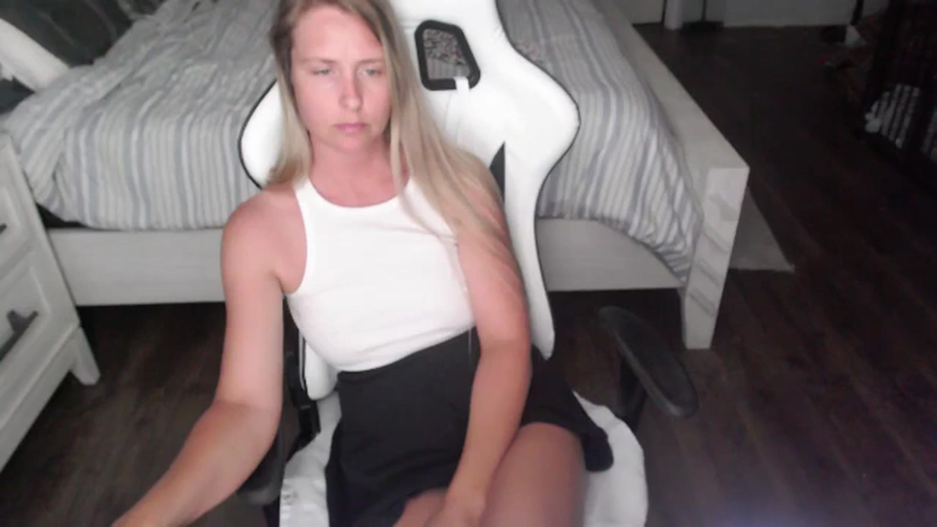Gallery image thumbnail from ZenZoey's myfreecams stream on, 07/10/2025, 20:31 image 15 of 20