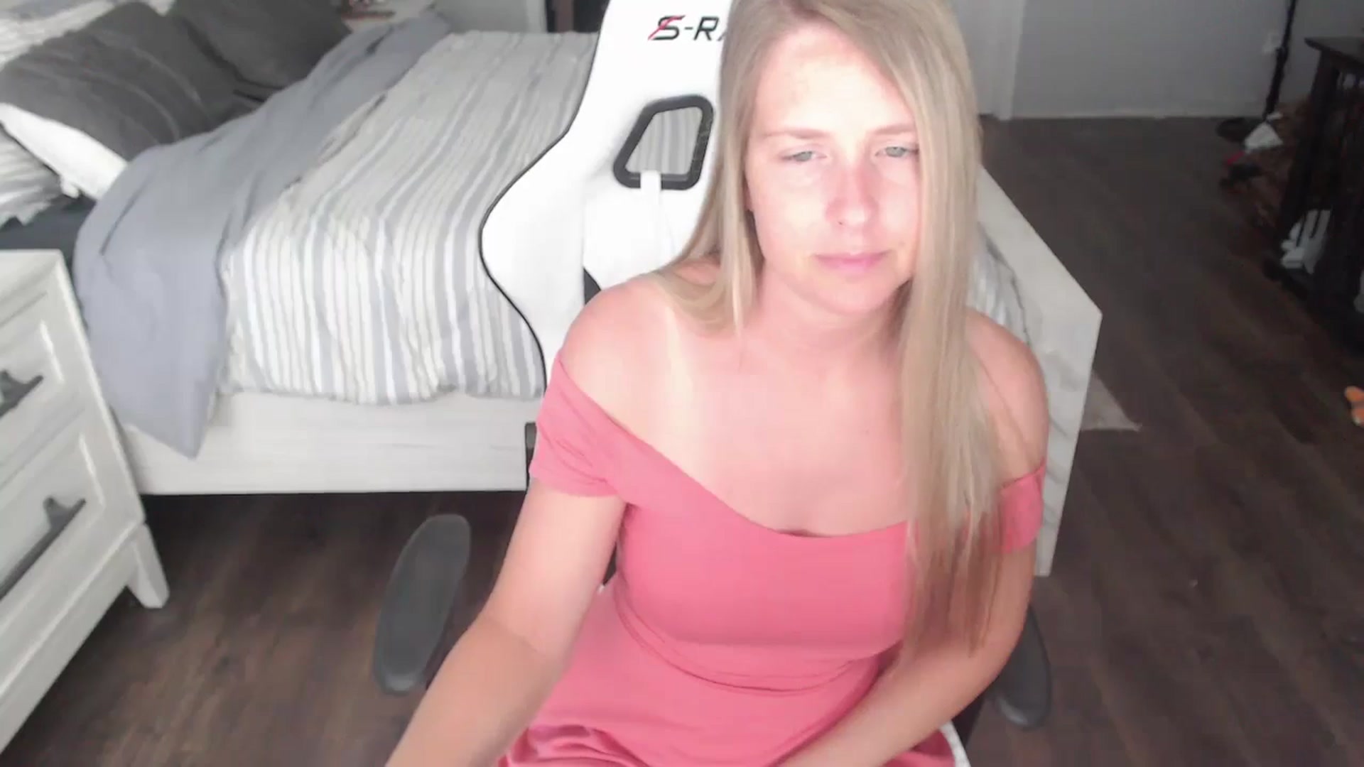 Gallery image thumbnail from ZenZoey's myfreecams stream on, 07/11/2025, 15:58 image 10 of 20