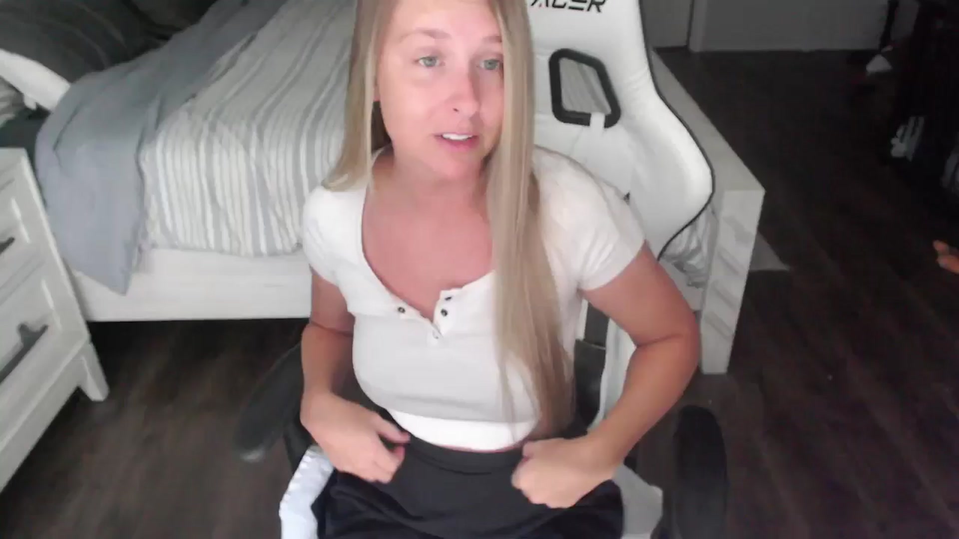 Gallery image thumbnail from ZenZoey's myfreecams stream on, 07/11/2025, 16:49 image 14 of 20
