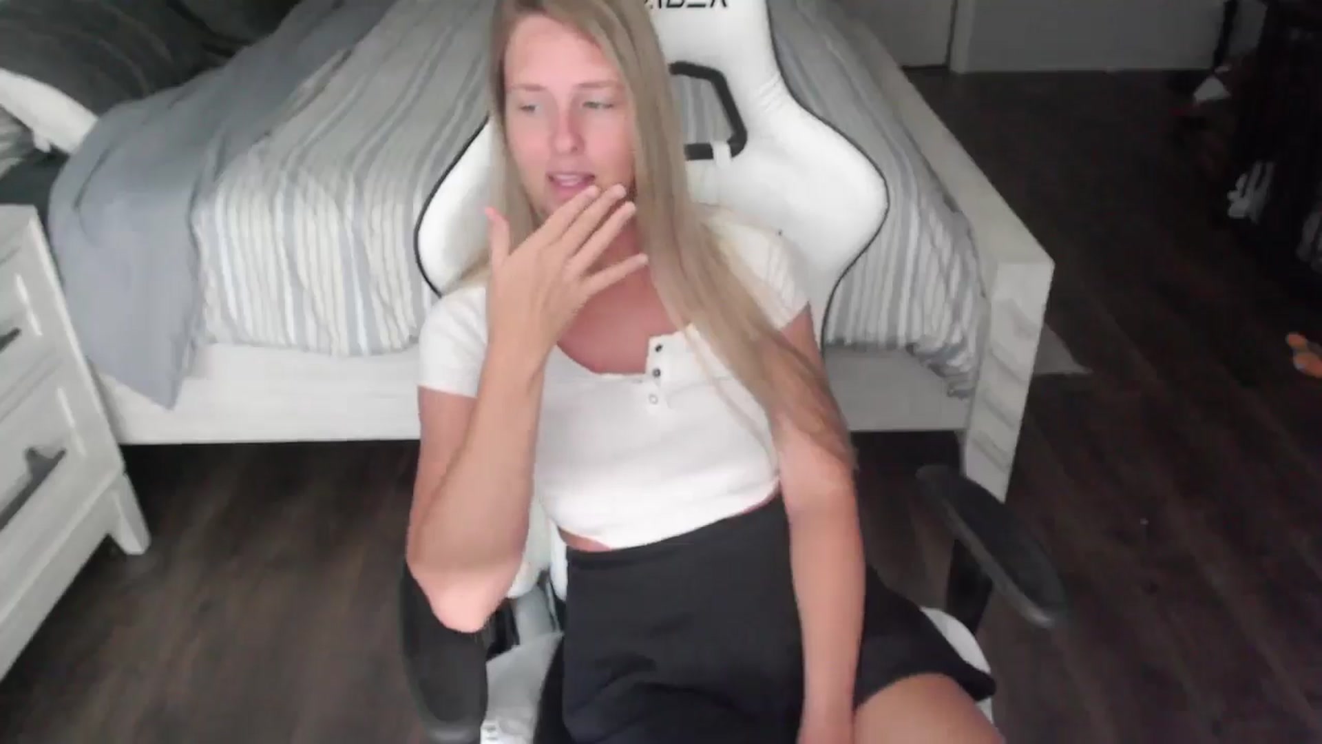 Gallery image thumbnail from ZenZoey's myfreecams stream on, 07/11/2025, 16:49 image 7 of 20