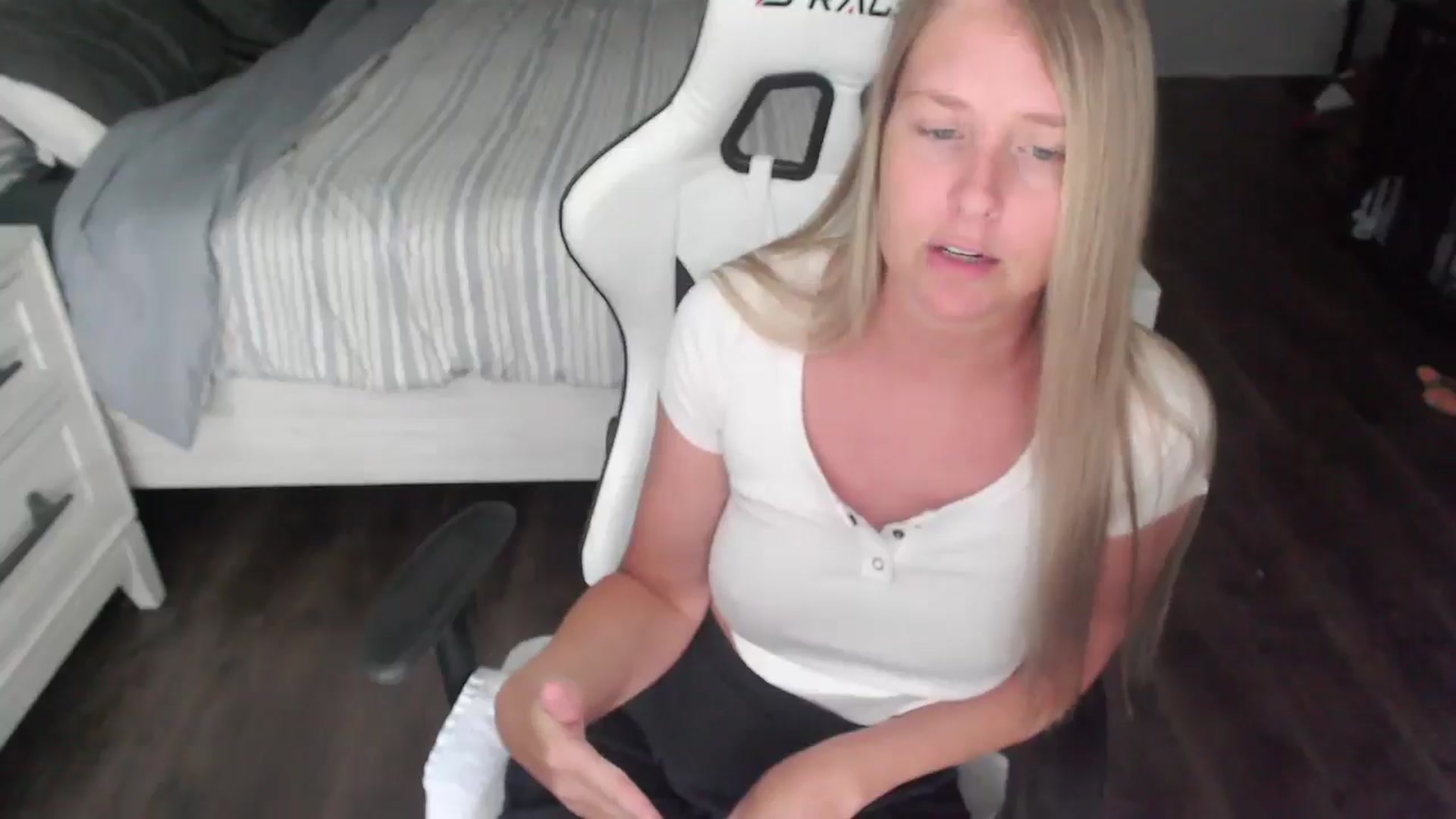 Gallery image thumbnail from ZenZoey's myfreecams stream on, 07/11/2025, 16:49 image 16 of 20