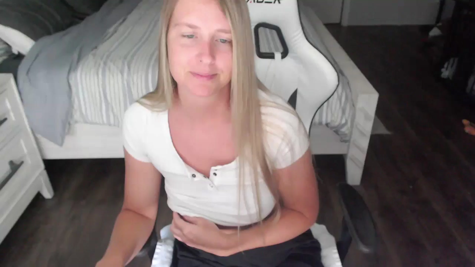 Gallery image thumbnail from ZenZoey's myfreecams stream on, 07/11/2025, 16:49 image 13 of 20