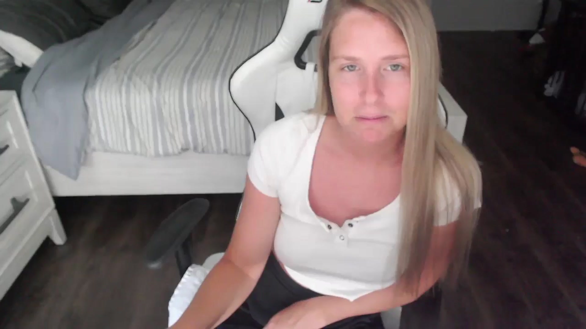 Gallery image thumbnail from ZenZoey's myfreecams stream on, 07/11/2025, 16:49 image 17 of 20