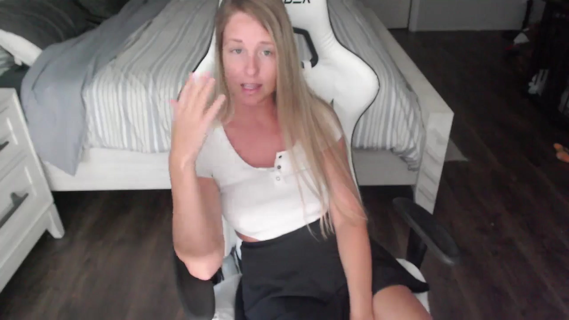 Gallery image thumbnail from ZenZoey's myfreecams stream on, 07/11/2025, 16:49 image 8 of 20