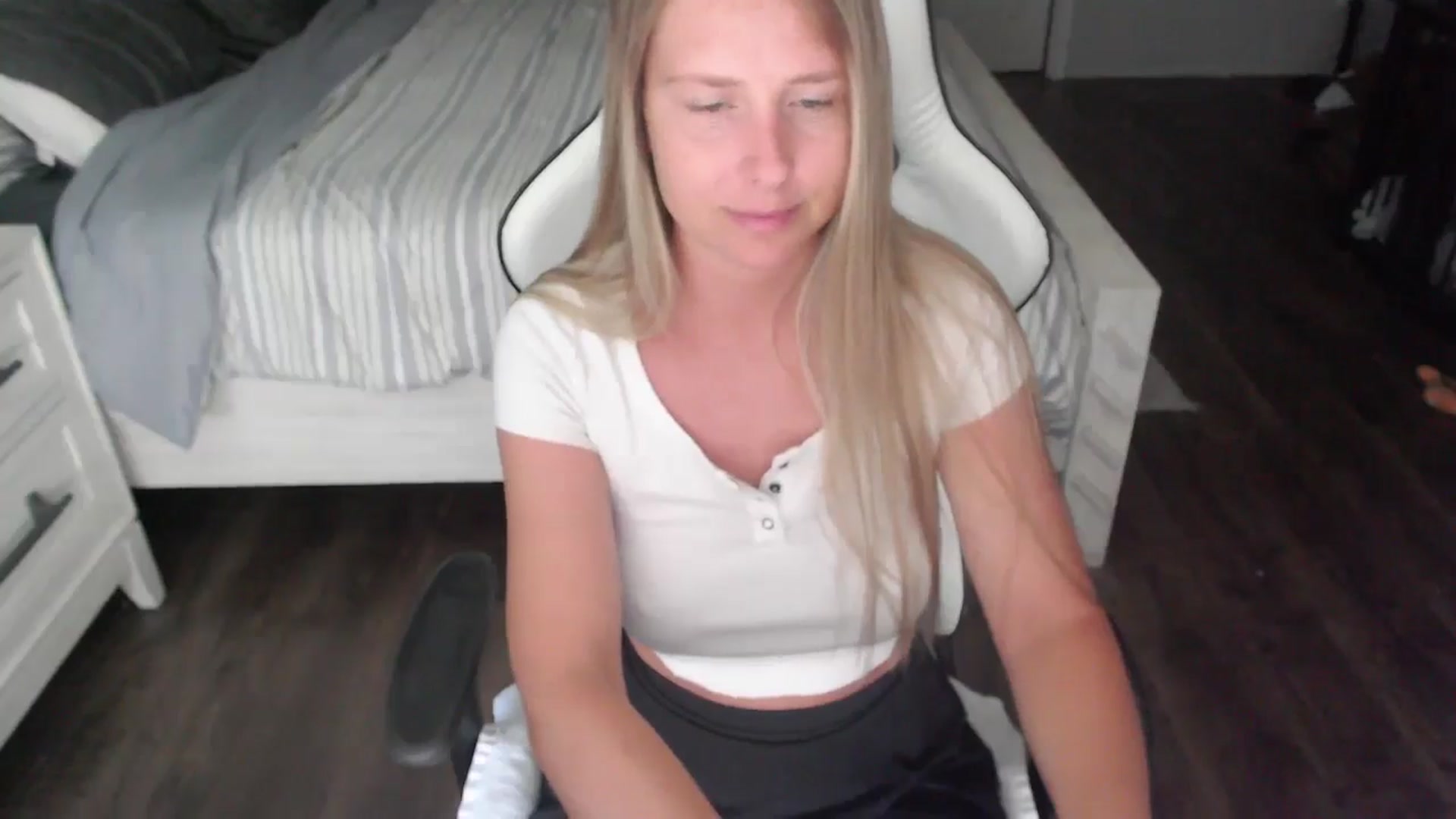 Gallery image thumbnail from ZenZoey's myfreecams stream on, 07/11/2025, 16:49 image 15 of 20
