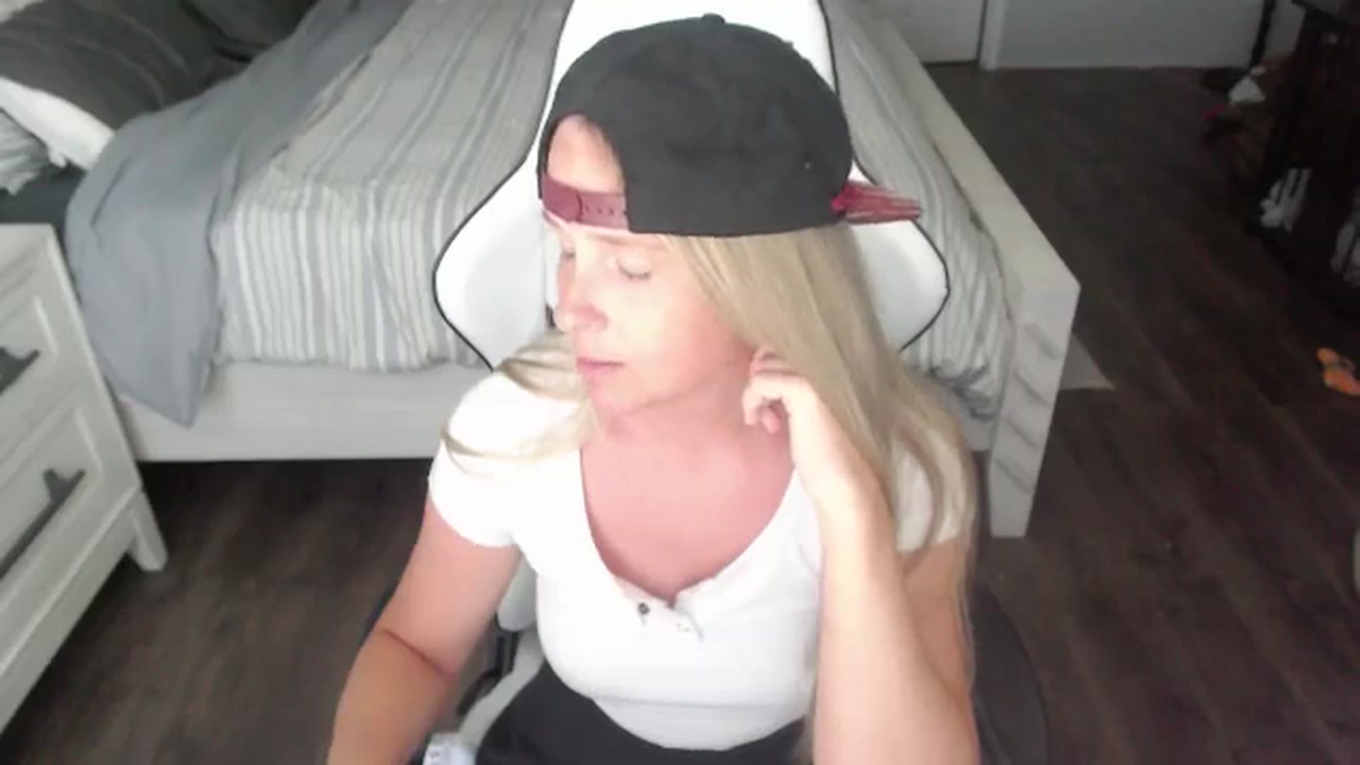 Gallery image thumbnail from ZenZoey's myfreecams stream on, 07/11/2025, 18:14 image 12 of 20
