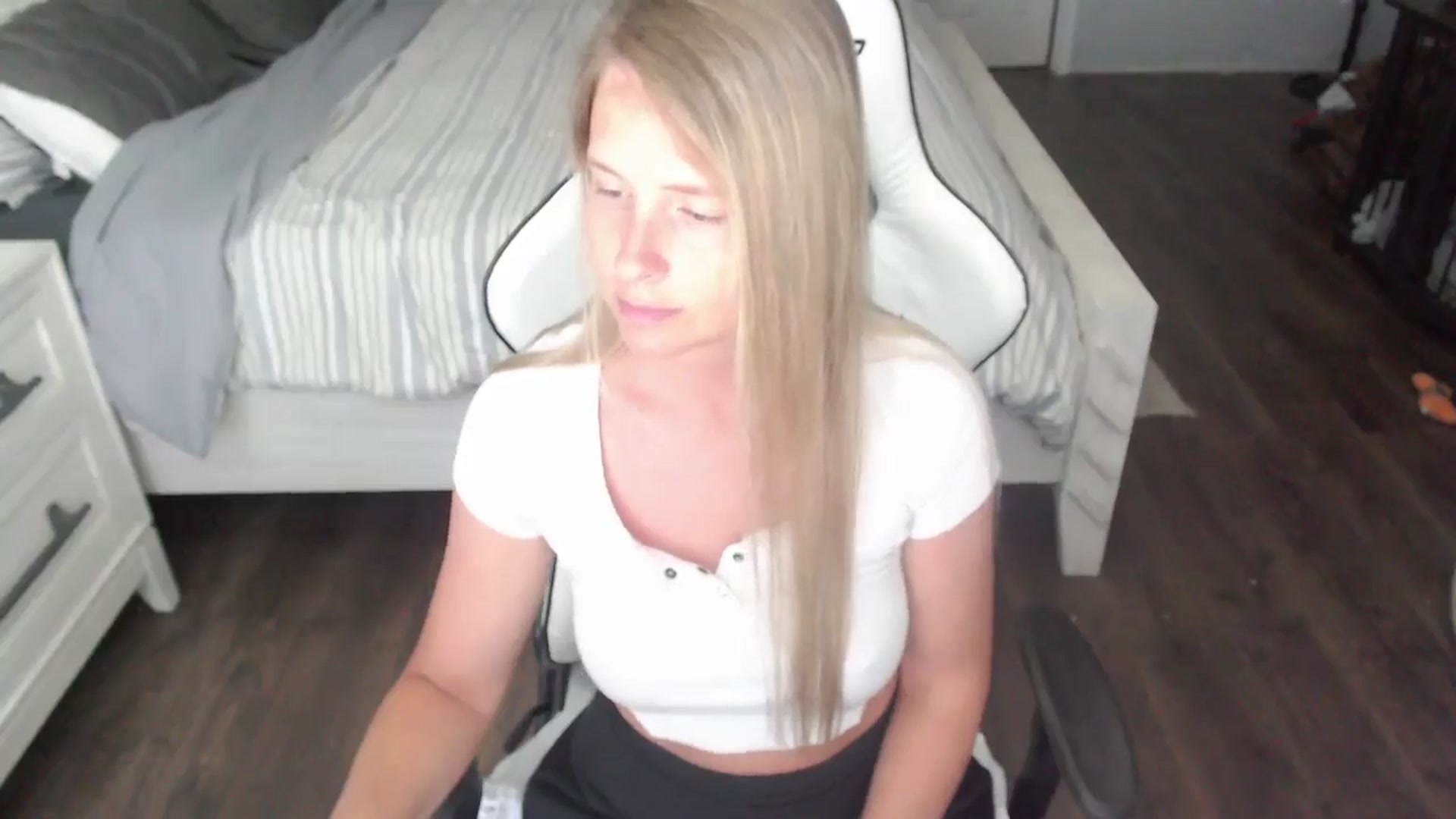 Gallery image thumbnail from ZenZoey's myfreecams stream on, 07/11/2025, 18:14 image 4 of 20