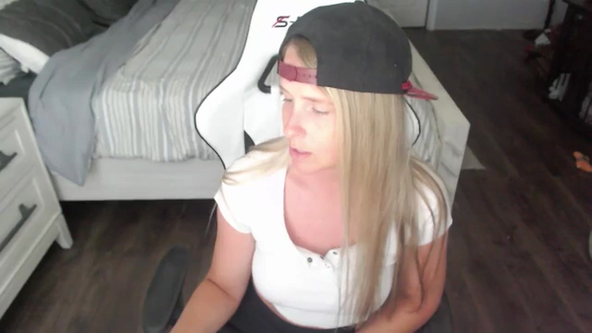 Gallery image thumbnail from ZenZoey's myfreecams stream on, 07/11/2025, 18:14 image 10 of 20
