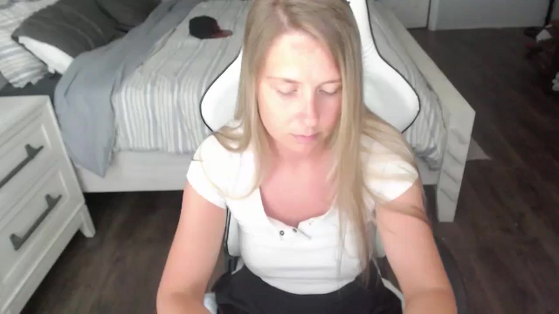 Gallery image thumbnail from ZenZoey's myfreecams stream on, 07/11/2025, 18:14 image 20 of 20