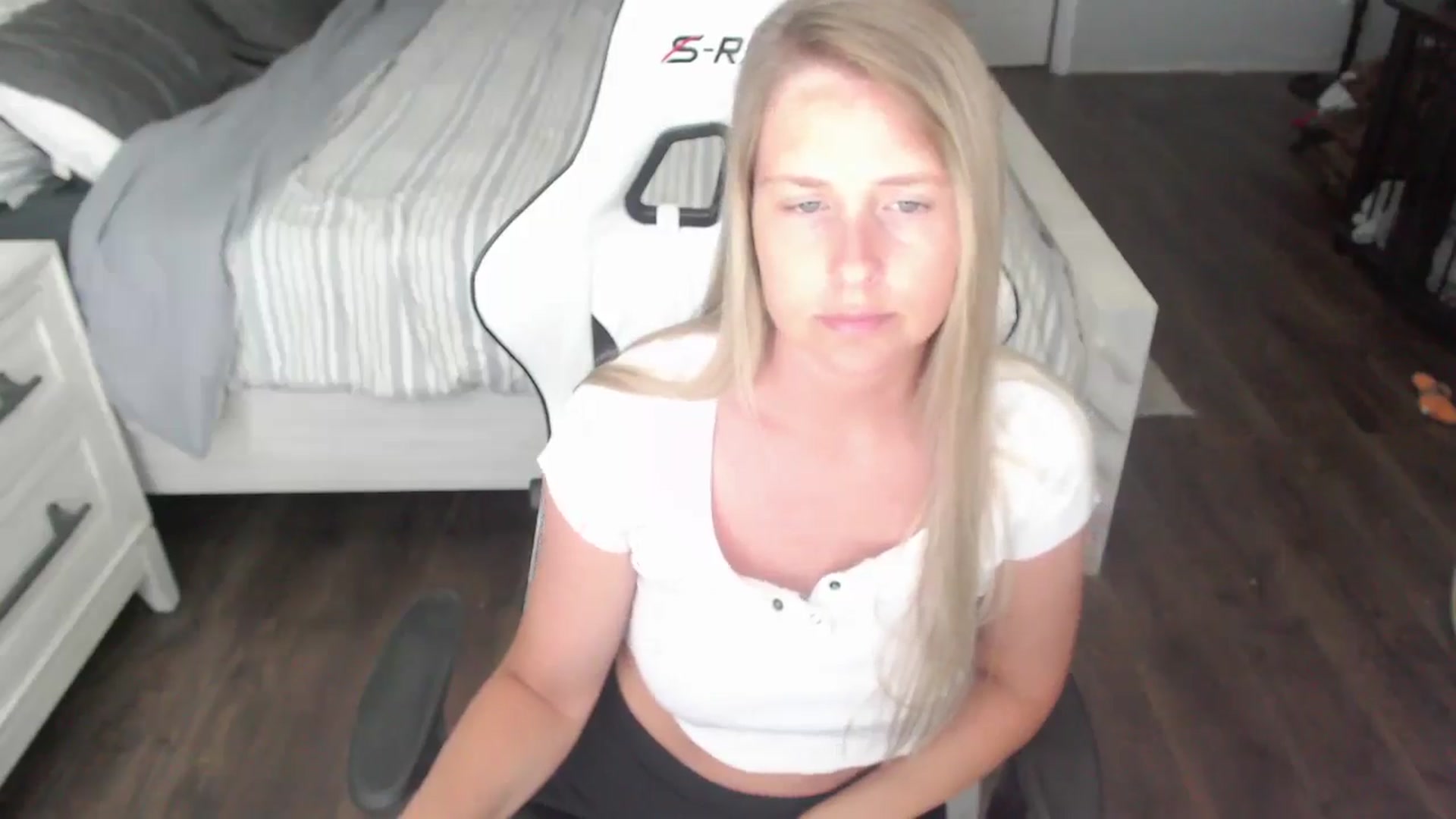 Gallery image thumbnail from ZenZoey's myfreecams stream on, 07/11/2025, 18:14 image 3 of 20