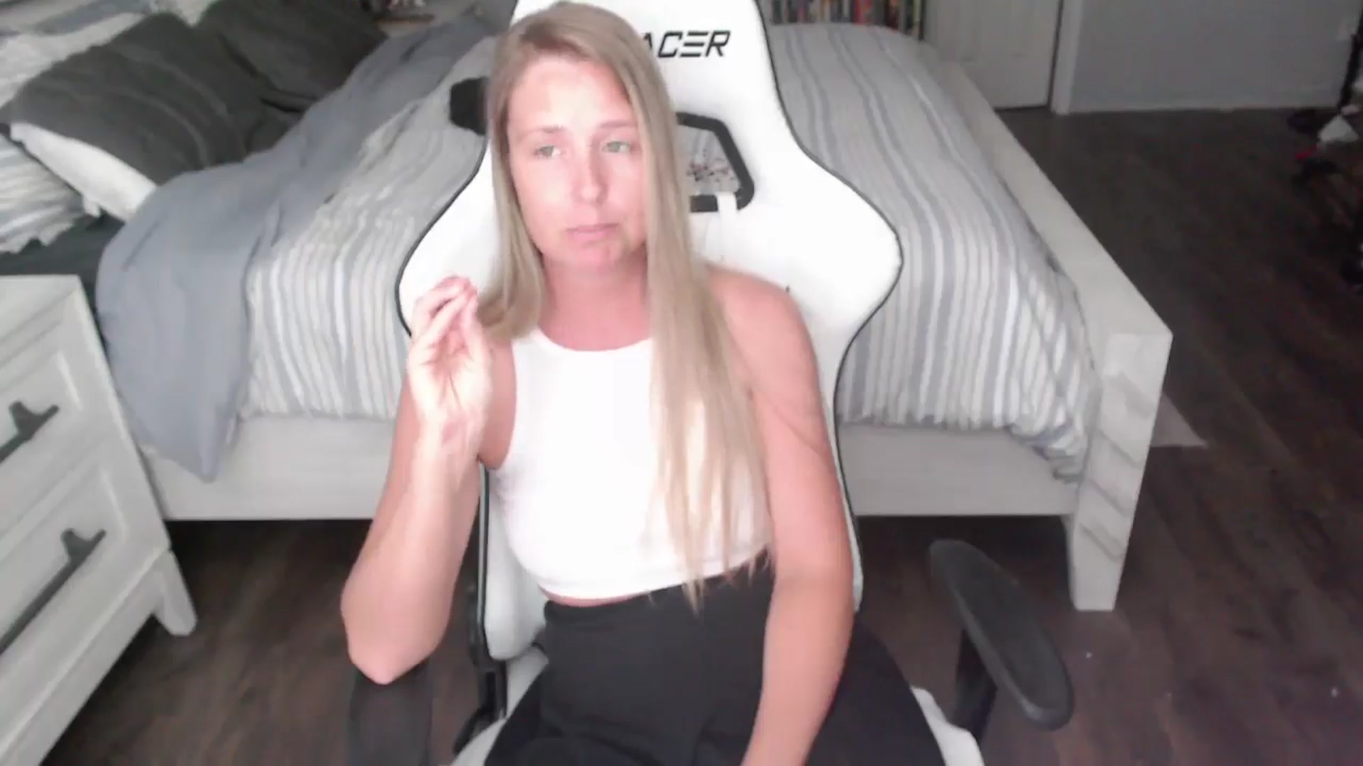 Gallery image thumbnail from ZenZoey's myfreecams stream on, 07/11/2025, 20:51 image 3 of 20
