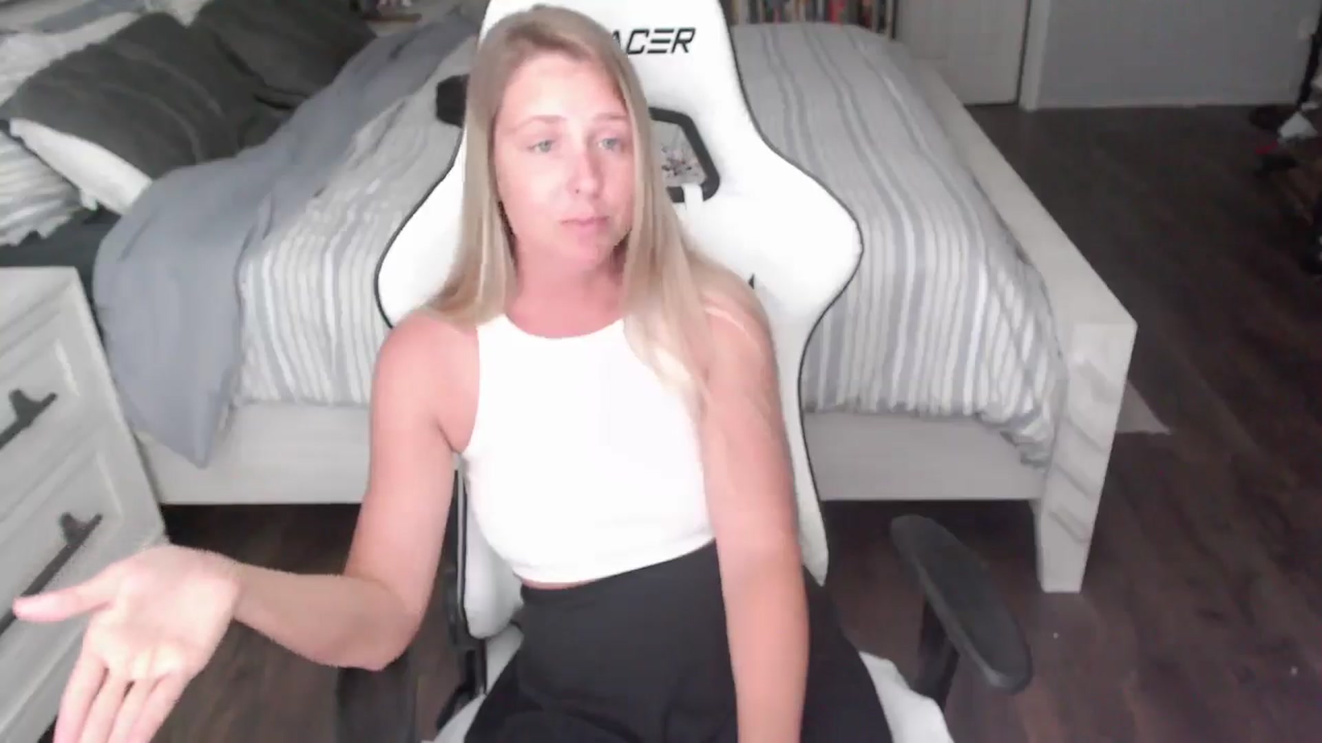 Gallery image thumbnail from ZenZoey's myfreecams stream on, 07/11/2025, 20:51 image 4 of 20