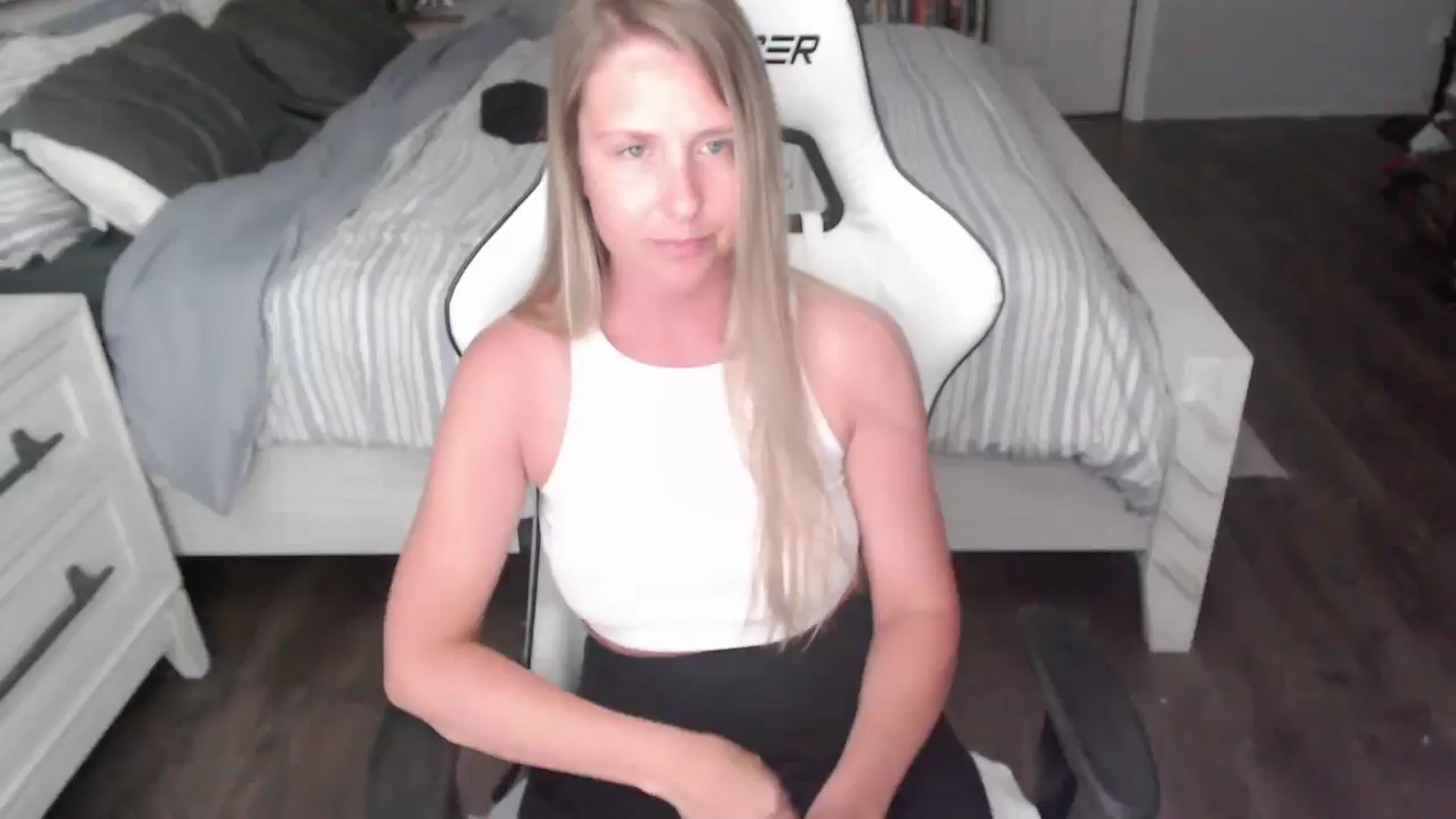 Gallery image thumbnail from ZenZoey's myfreecams stream on, 07/11/2025, 20:51 image 1 of 20