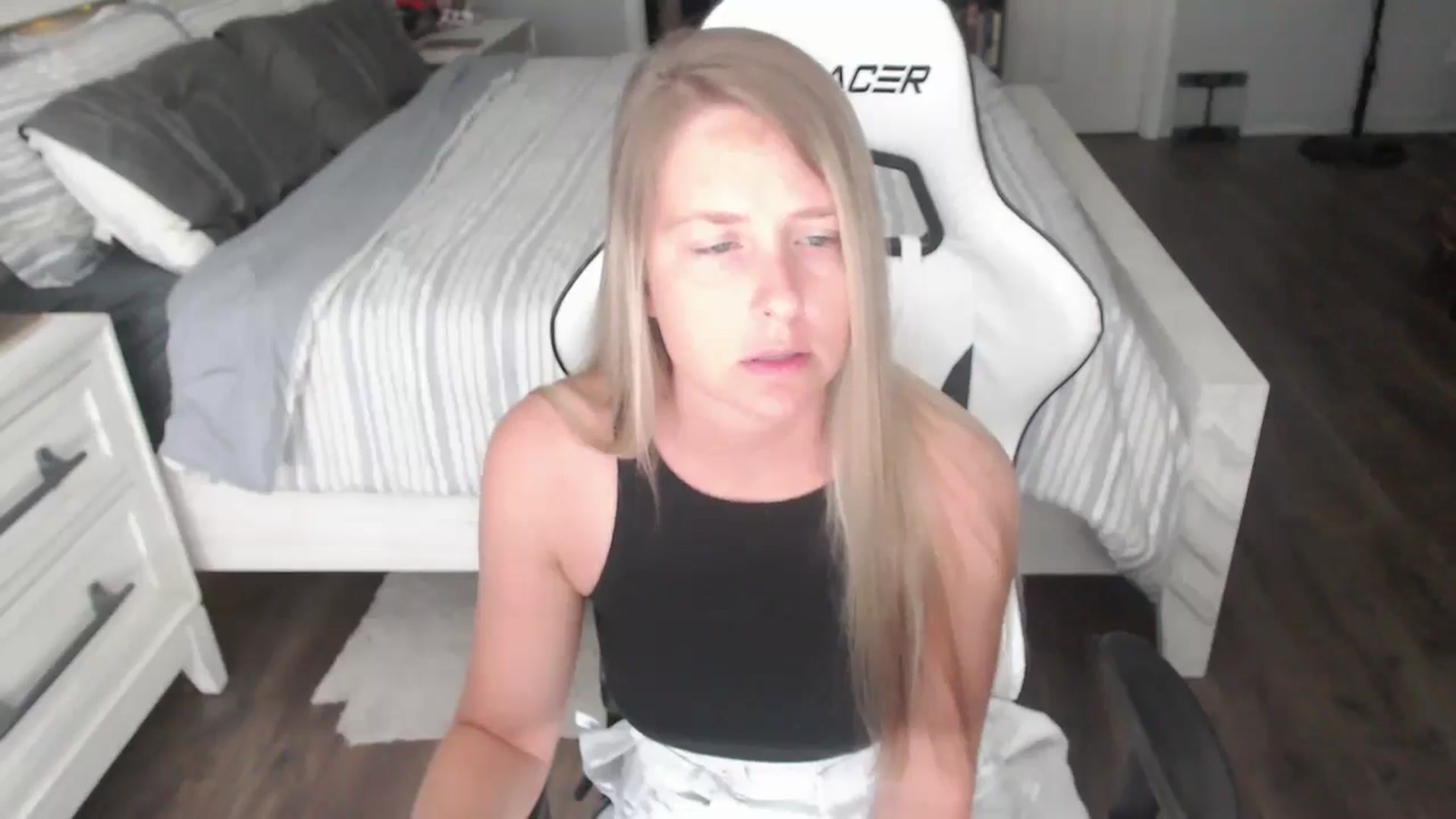 Gallery image thumbnail from ZenZoey's myfreecams stream on, 07/14/2025, 15:34 image 11 of 20