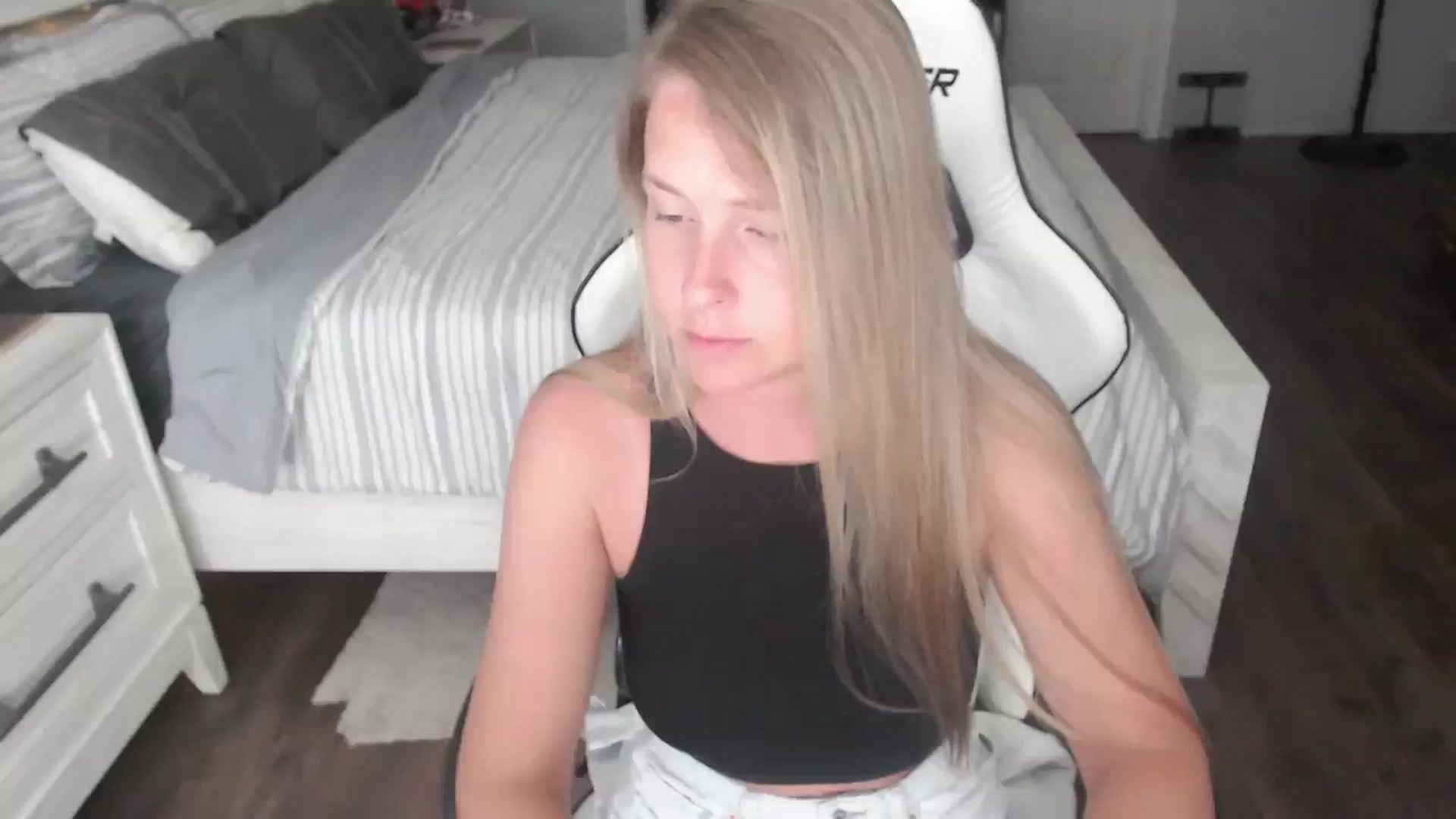 Gallery image thumbnail from ZenZoey's myfreecams stream on, 07/14/2025, 15:34 image 6 of 20