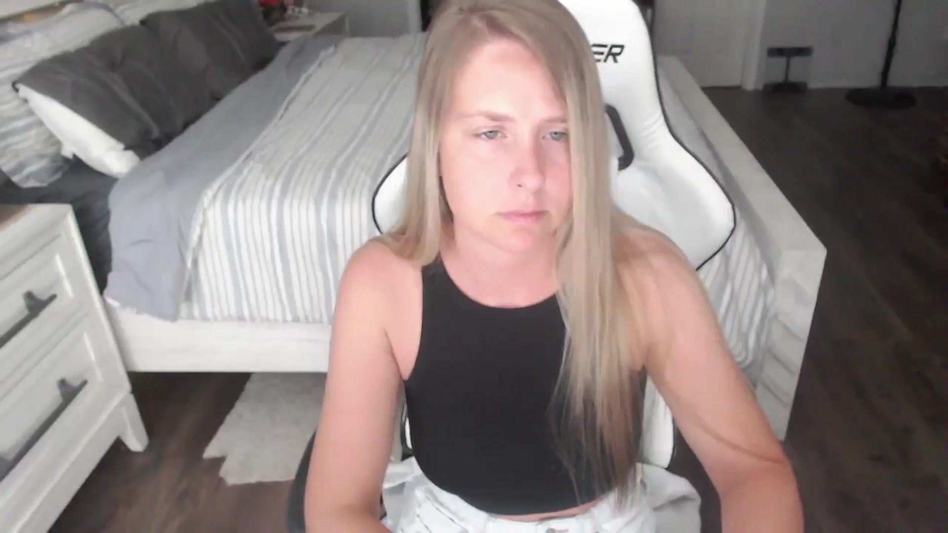 Gallery image thumbnail from ZenZoey's myfreecams stream on, 07/14/2025, 15:34 image 8 of 20