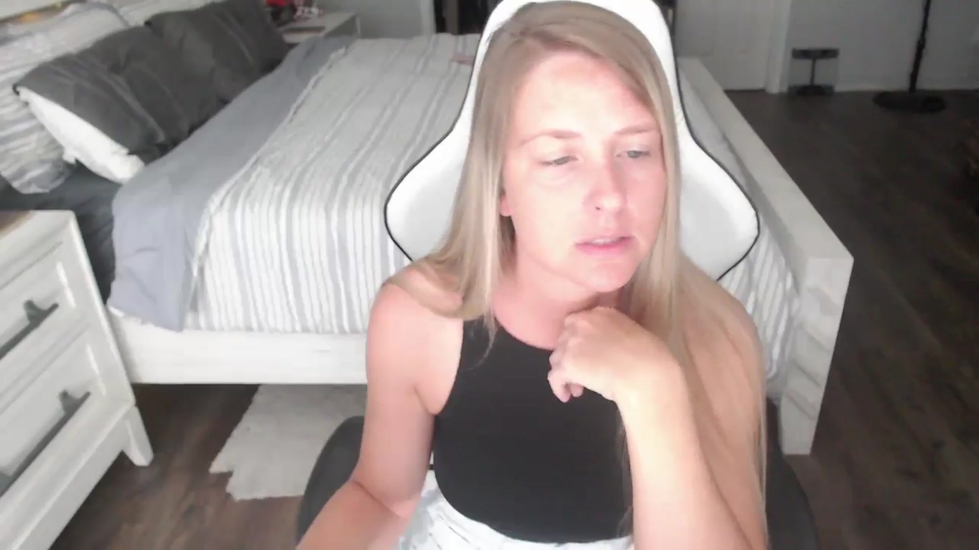 Gallery image thumbnail from ZenZoey's myfreecams stream on, 07/14/2025, 15:34 image 7 of 20