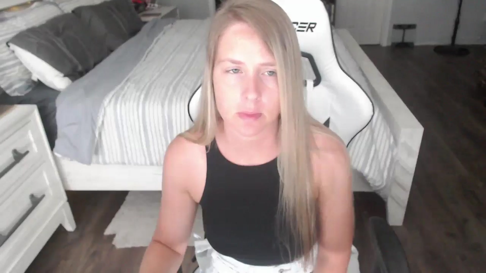 Gallery image thumbnail from ZenZoey's myfreecams stream on, 07/14/2025, 15:34 image 9 of 20