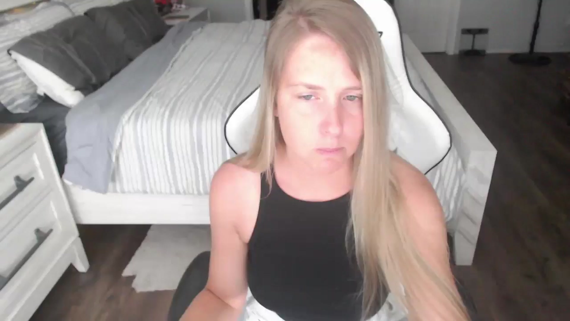 Gallery image thumbnail from ZenZoey's myfreecams stream on, 07/14/2025, 15:34 image 3 of 20