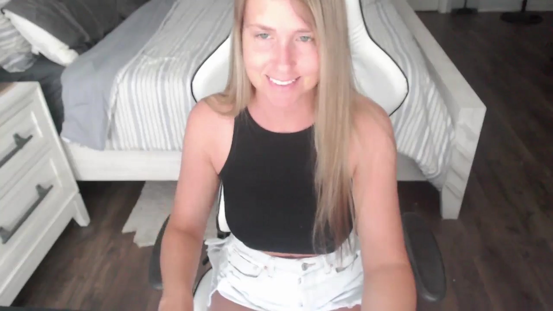 Gallery image thumbnail from ZenZoey's myfreecams stream on, 07/14/2025, 16:23 image 3 of 20