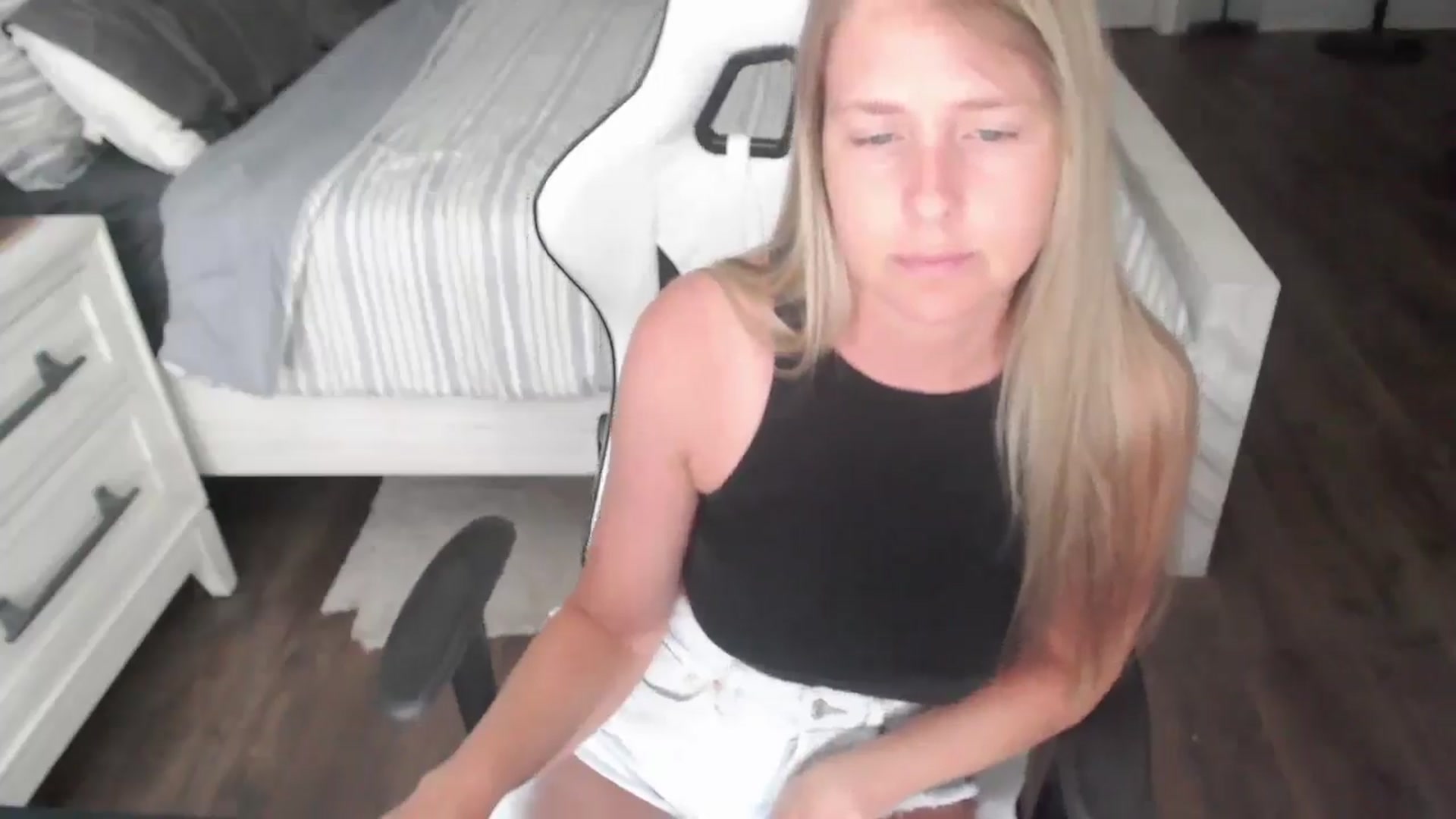Gallery image thumbnail from ZenZoey's myfreecams stream on, 07/14/2025, 16:23 image 6 of 20