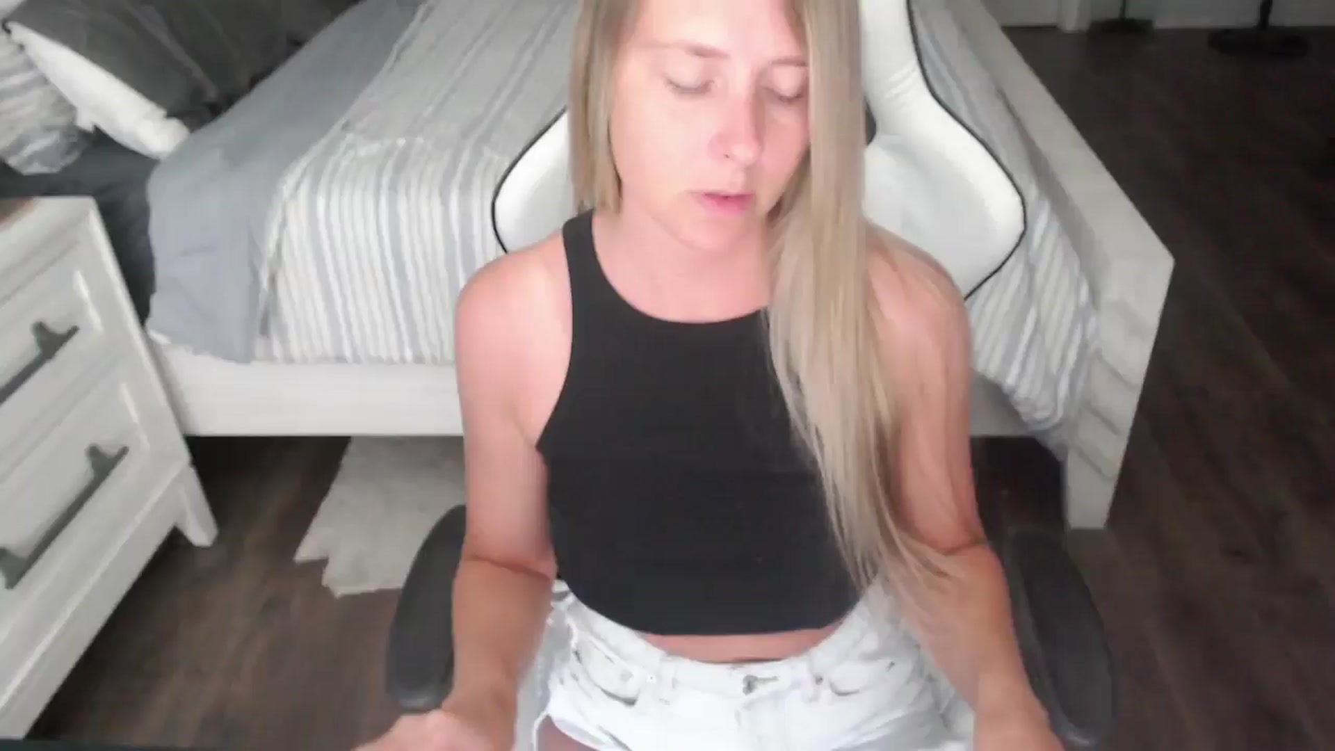 Gallery image thumbnail from ZenZoey's myfreecams stream on, 07/14/2025, 17:57 image 1 of 20