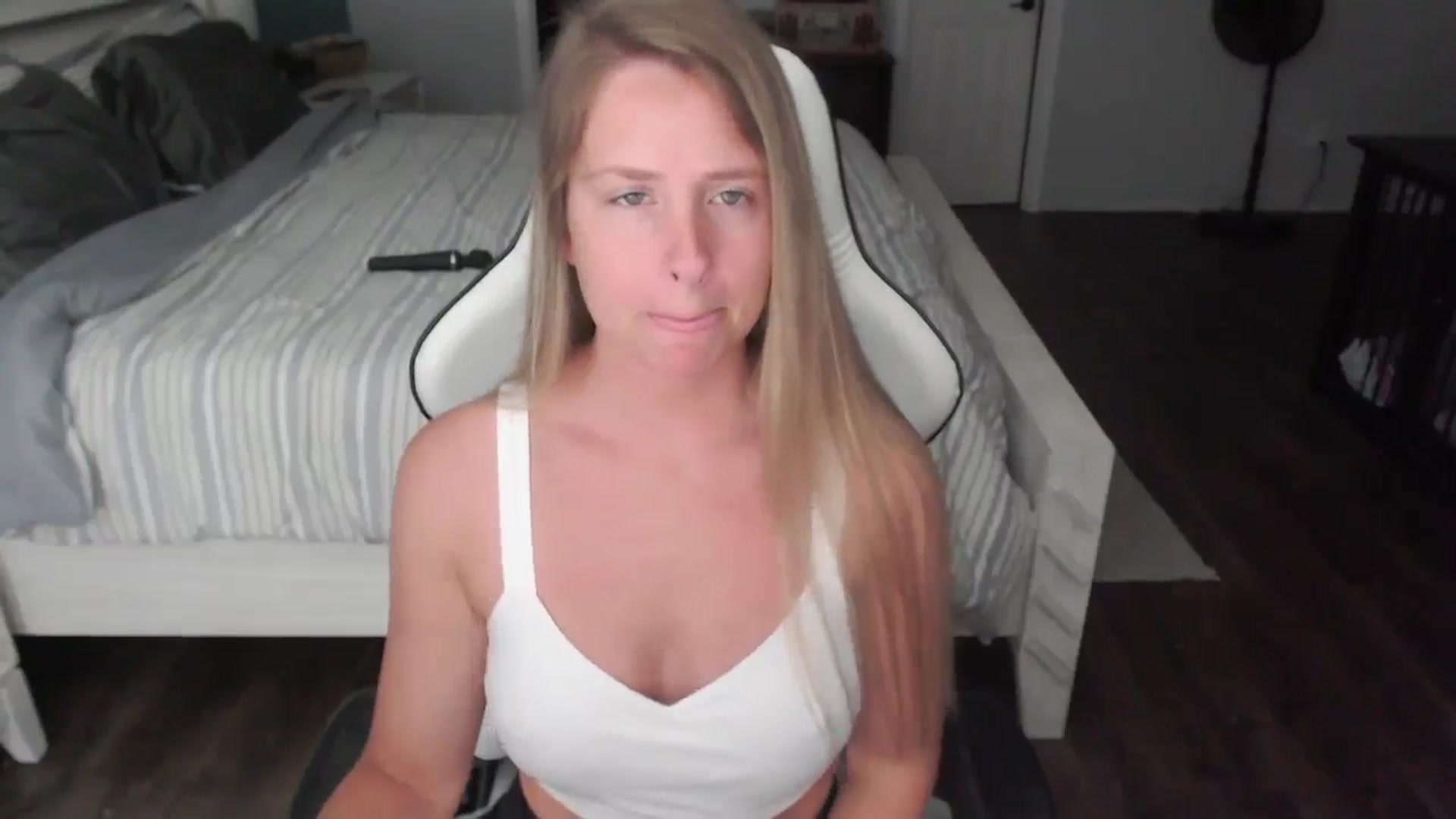 Gallery image thumbnail from ZenZoey's myfreecams stream on, 07/22/2025, 15:51 image 2 of 20