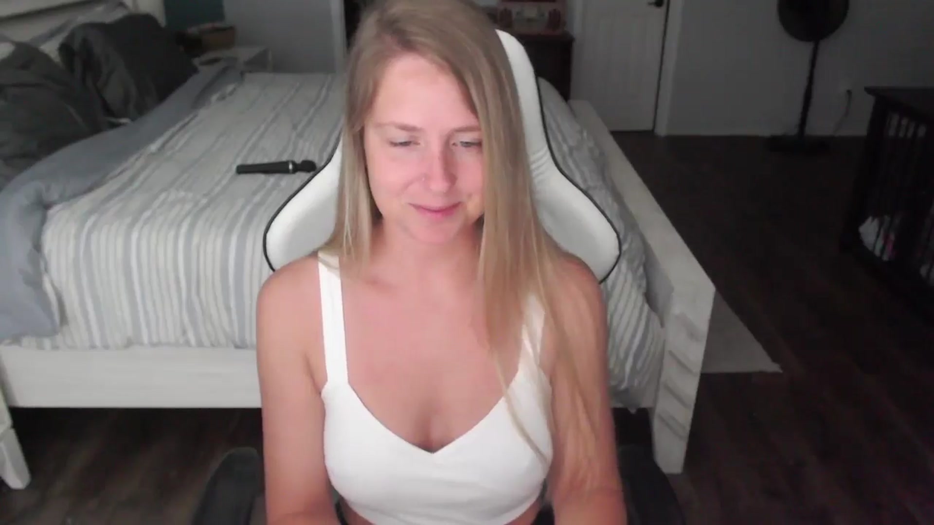 Gallery image thumbnail from ZenZoey's myfreecams stream on, 07/22/2025, 15:51 image 4 of 20