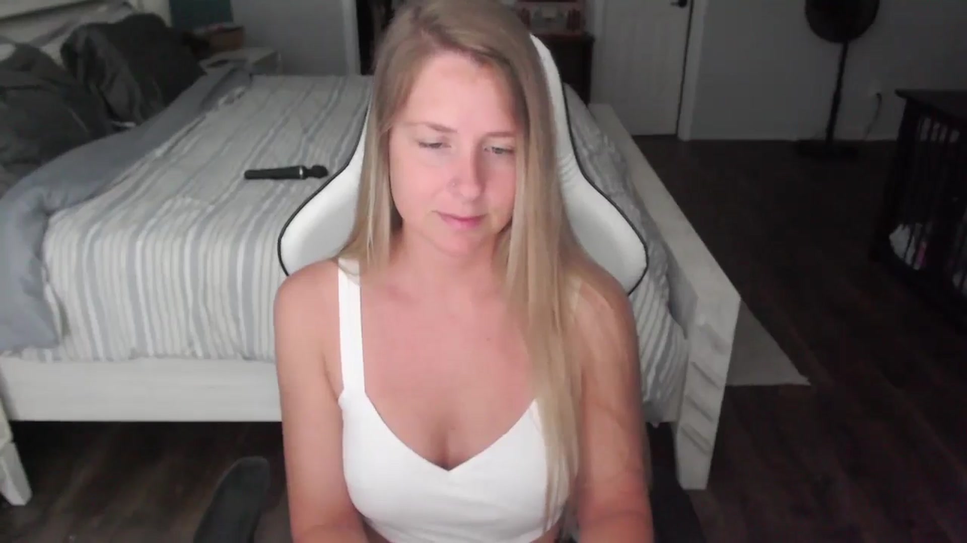 Gallery image thumbnail from ZenZoey's myfreecams stream on, 07/22/2025, 15:51 image 5 of 20