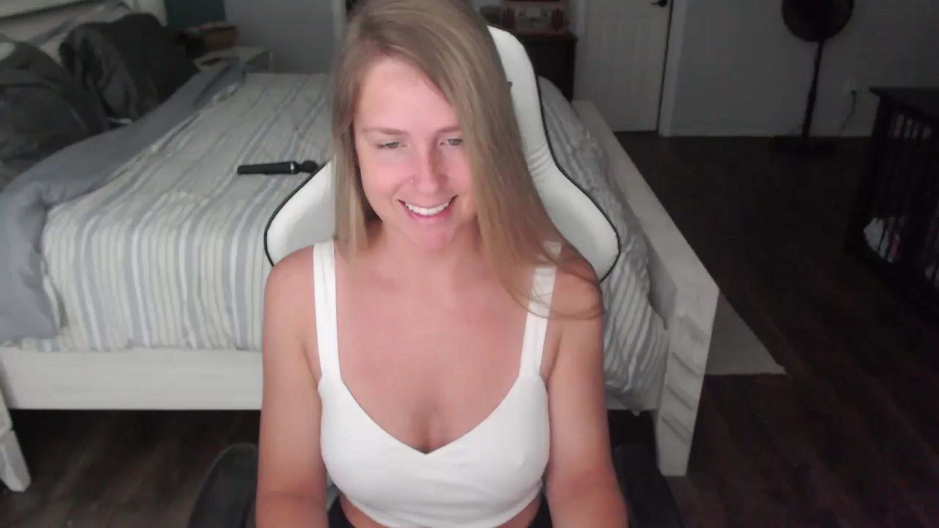 Gallery image thumbnail from ZenZoey's myfreecams stream on, 07/22/2025, 15:51 image 1 of 20