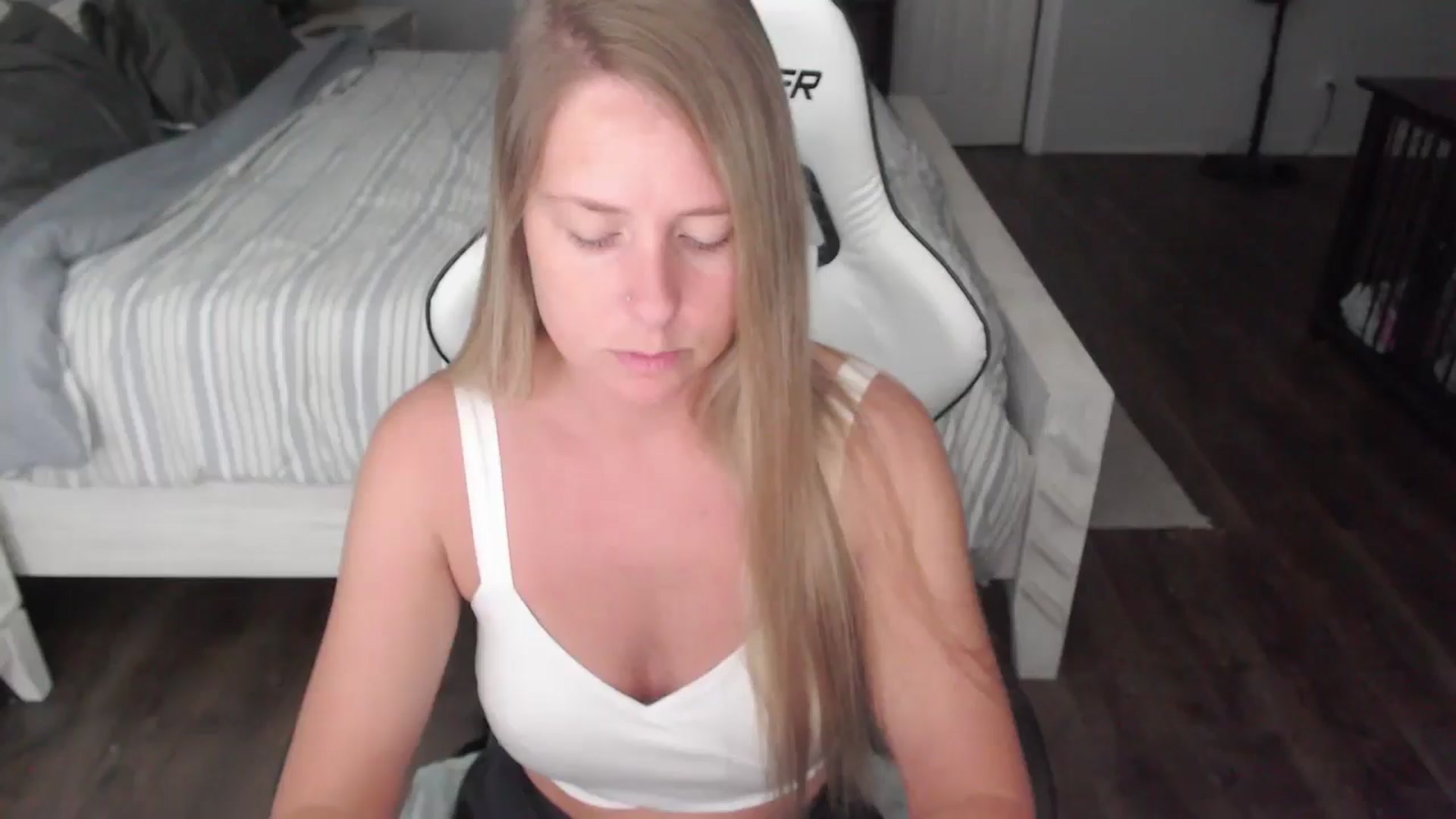 Gallery image thumbnail from ZenZoey's myfreecams stream on, 07/22/2025, 15:51 image 19 of 20