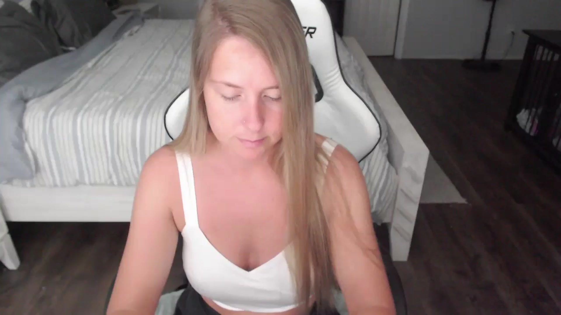 Gallery image thumbnail from ZenZoey's myfreecams stream on, 07/22/2025, 15:51 image 20 of 20