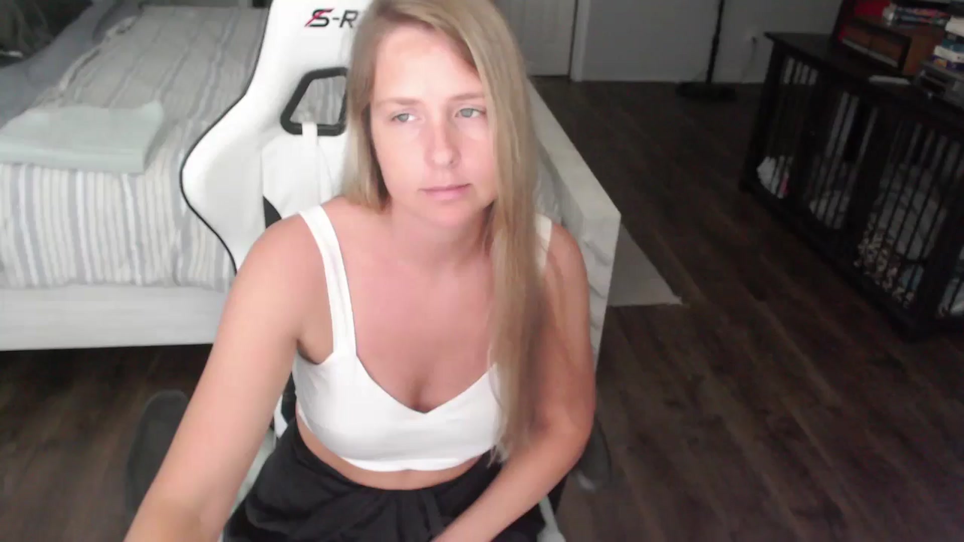 Gallery image thumbnail from ZenZoey's myfreecams stream on, 07/22/2025, 17:37 image 14 of 20
