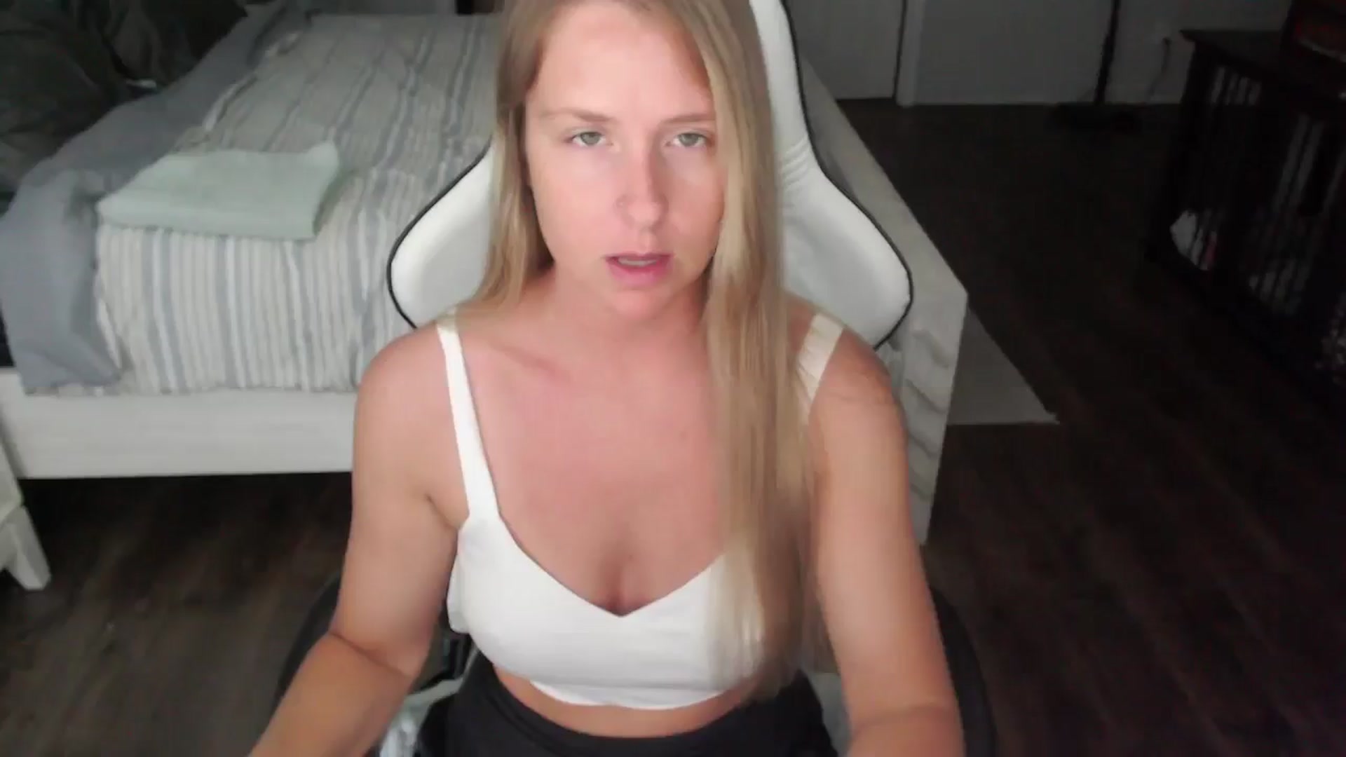 Gallery image thumbnail from ZenZoey's myfreecams stream on, 07/22/2025, 17:37 image 1 of 20