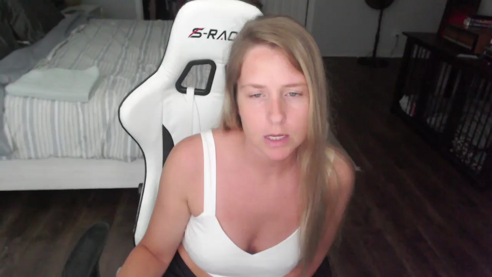 Gallery image thumbnail from ZenZoey's myfreecams stream on, 07/22/2025, 18:24 image 8 of 20