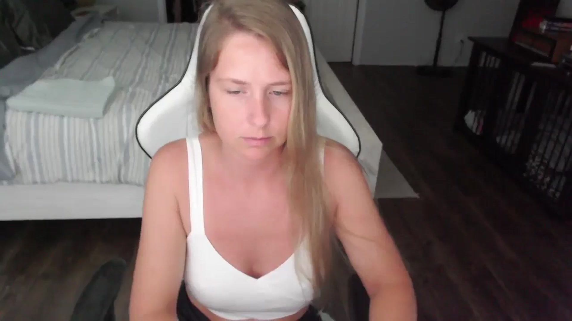 Gallery image thumbnail from ZenZoey's myfreecams stream on, 07/22/2025, 18:24 image 9 of 20