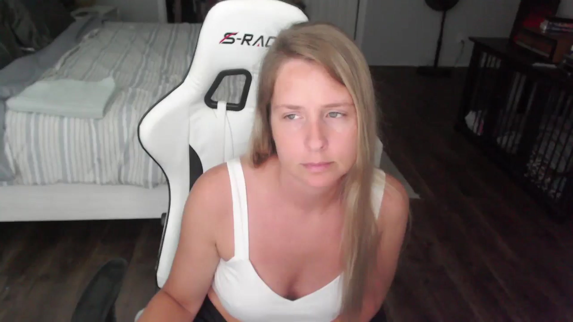 Gallery image thumbnail from ZenZoey's myfreecams stream on, 07/22/2025, 18:24 image 10 of 20