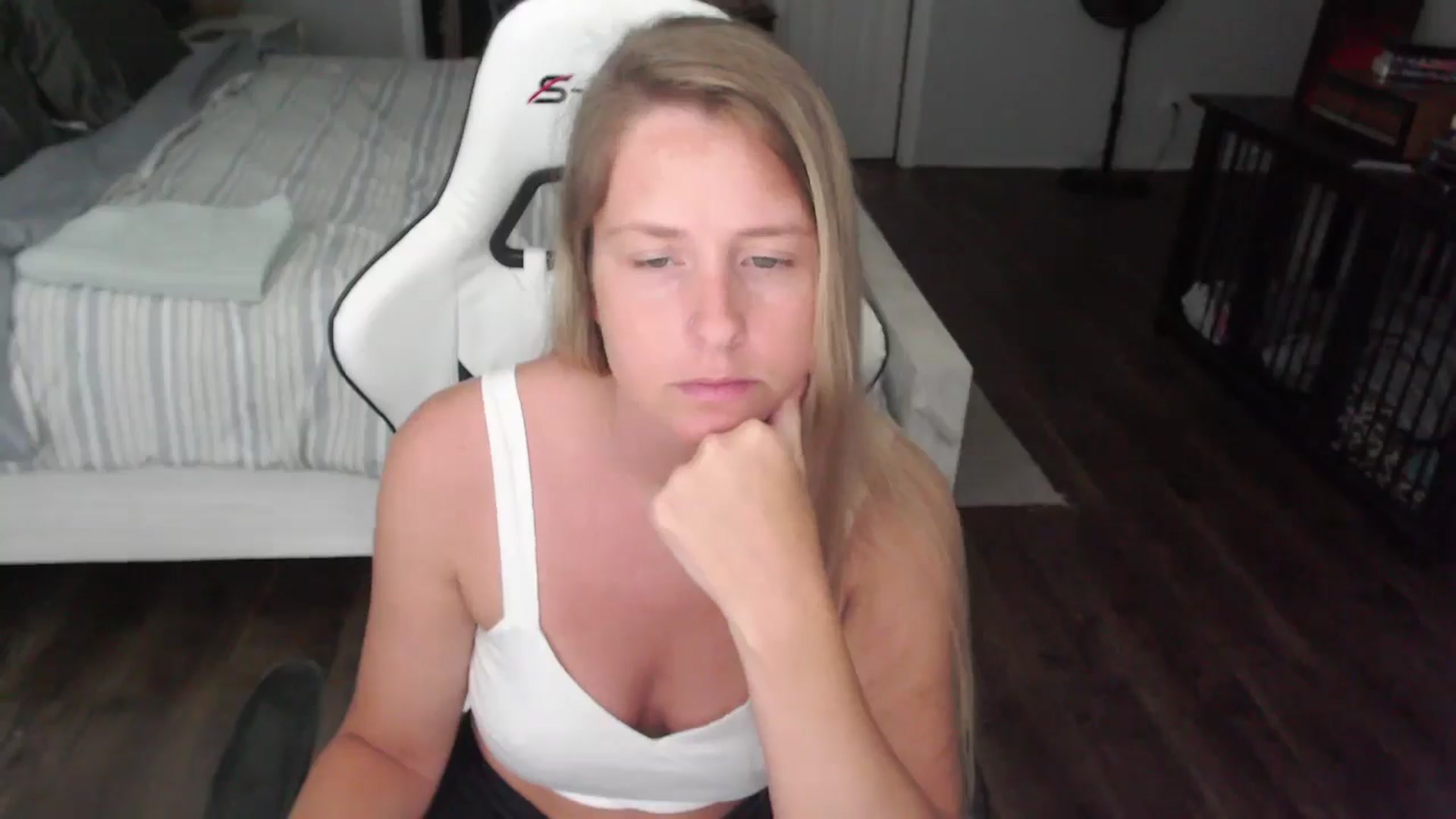 Gallery image thumbnail from ZenZoey's myfreecams stream on, 07/22/2025, 18:24 image 6 of 20