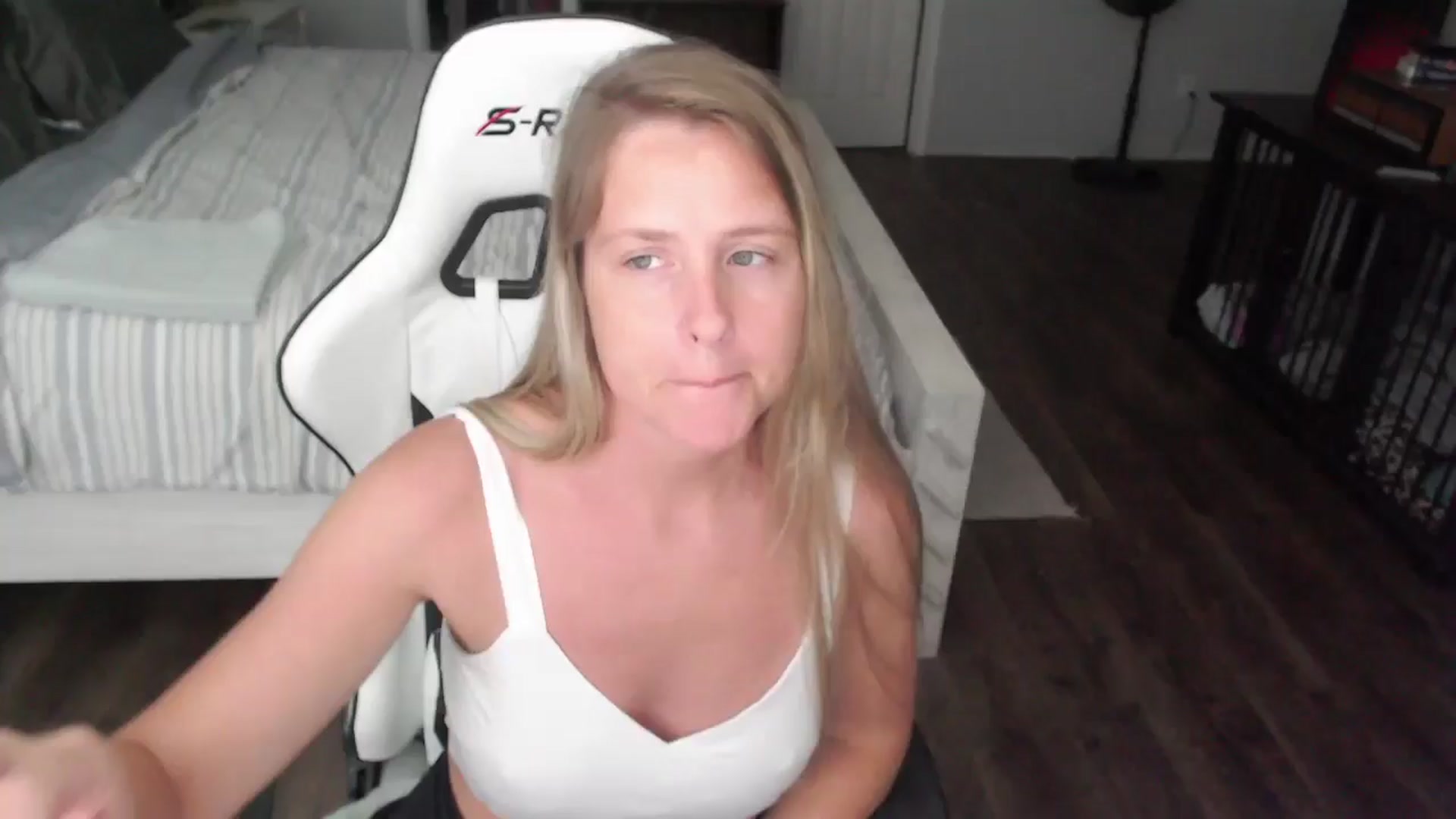 Gallery image thumbnail from ZenZoey's myfreecams stream on, 07/22/2025, 20:28 image 1 of 20