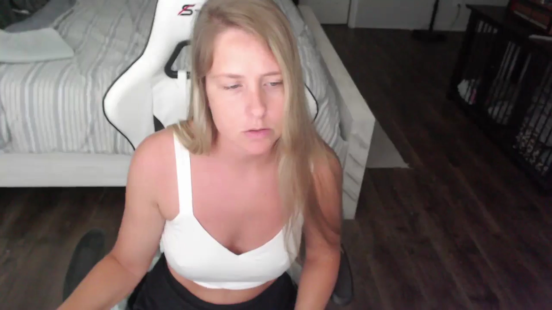 Gallery image thumbnail from ZenZoey's myfreecams stream on, 07/22/2025, 20:28 image 2 of 20