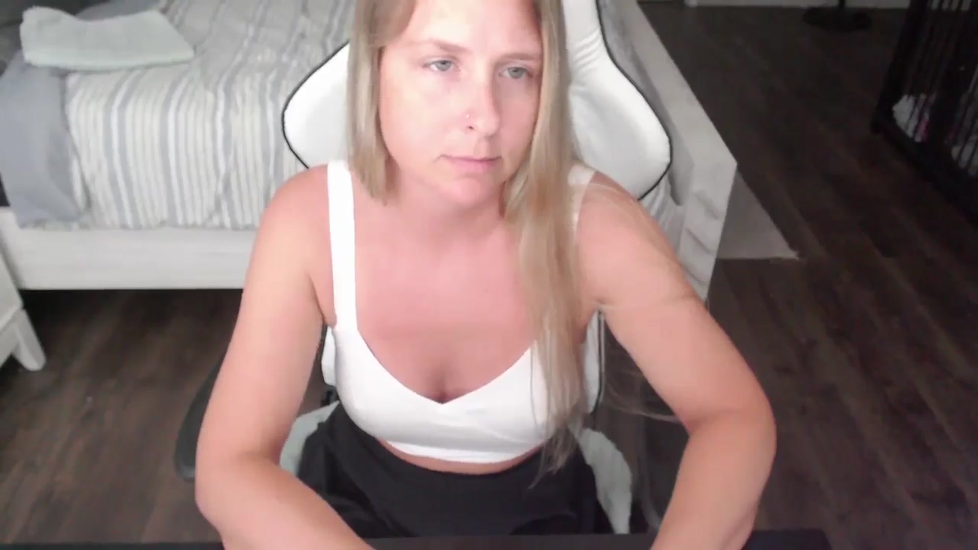 Gallery image thumbnail from ZenZoey's myfreecams stream on, 07/22/2025, 20:28 image 10 of 20
