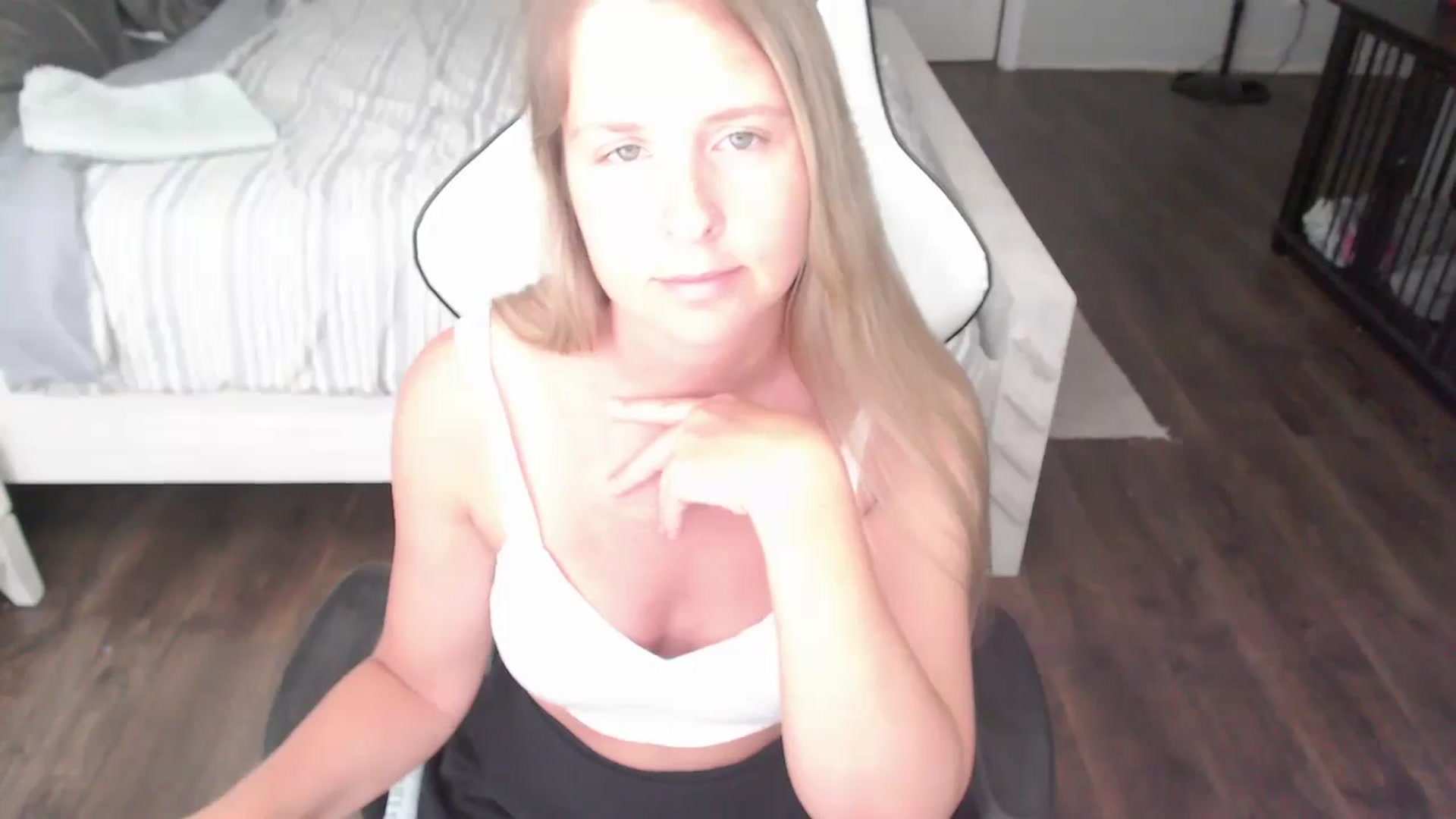 Gallery image thumbnail from ZenZoey's myfreecams stream on, 07/22/2025, 20:28 image 16 of 20