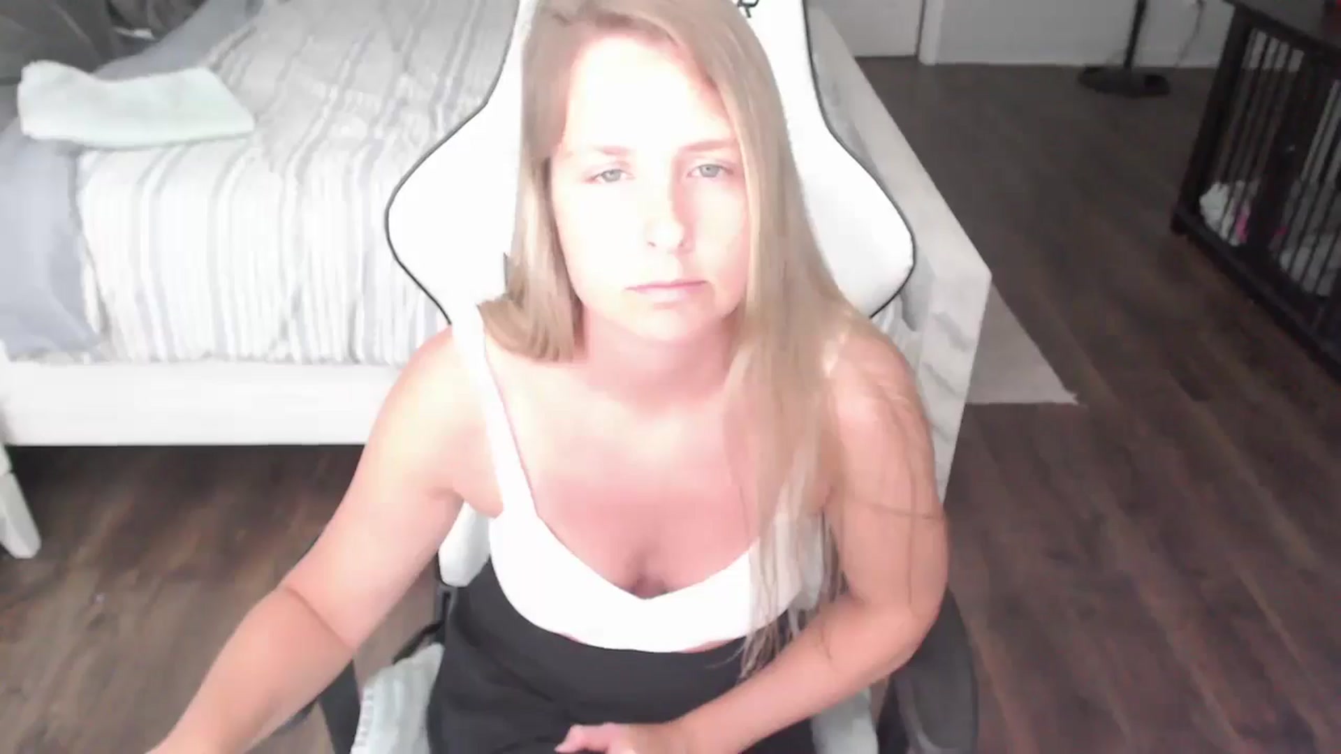 Gallery image thumbnail from ZenZoey's myfreecams stream on, 07/22/2025, 20:28 image 17 of 20