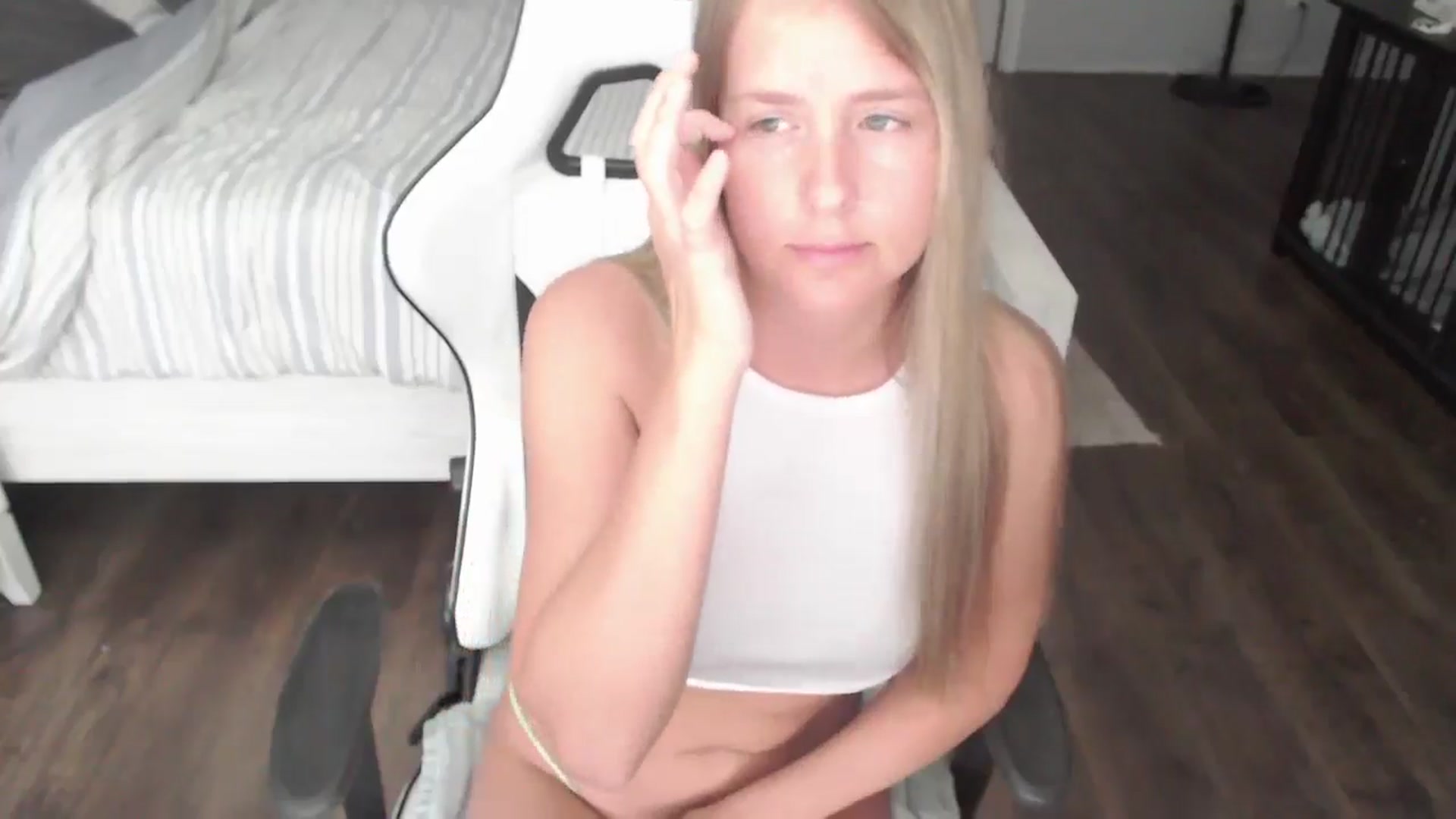 Gallery image thumbnail from ZenZoey's myfreecams stream on, 07/23/2025, 16:40 image 6 of 20