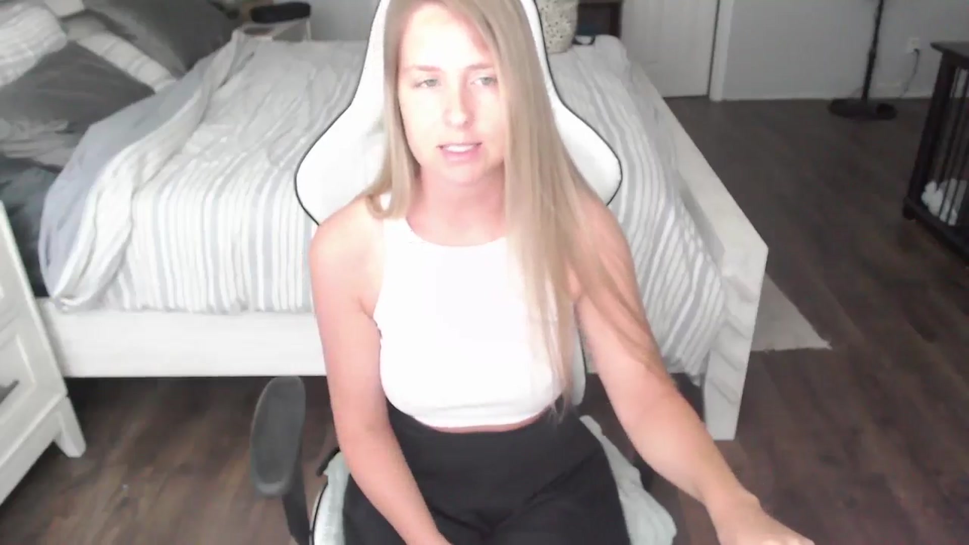Gallery image thumbnail from ZenZoey's myfreecams stream on, 07/23/2025, 18:32 image 2 of 20