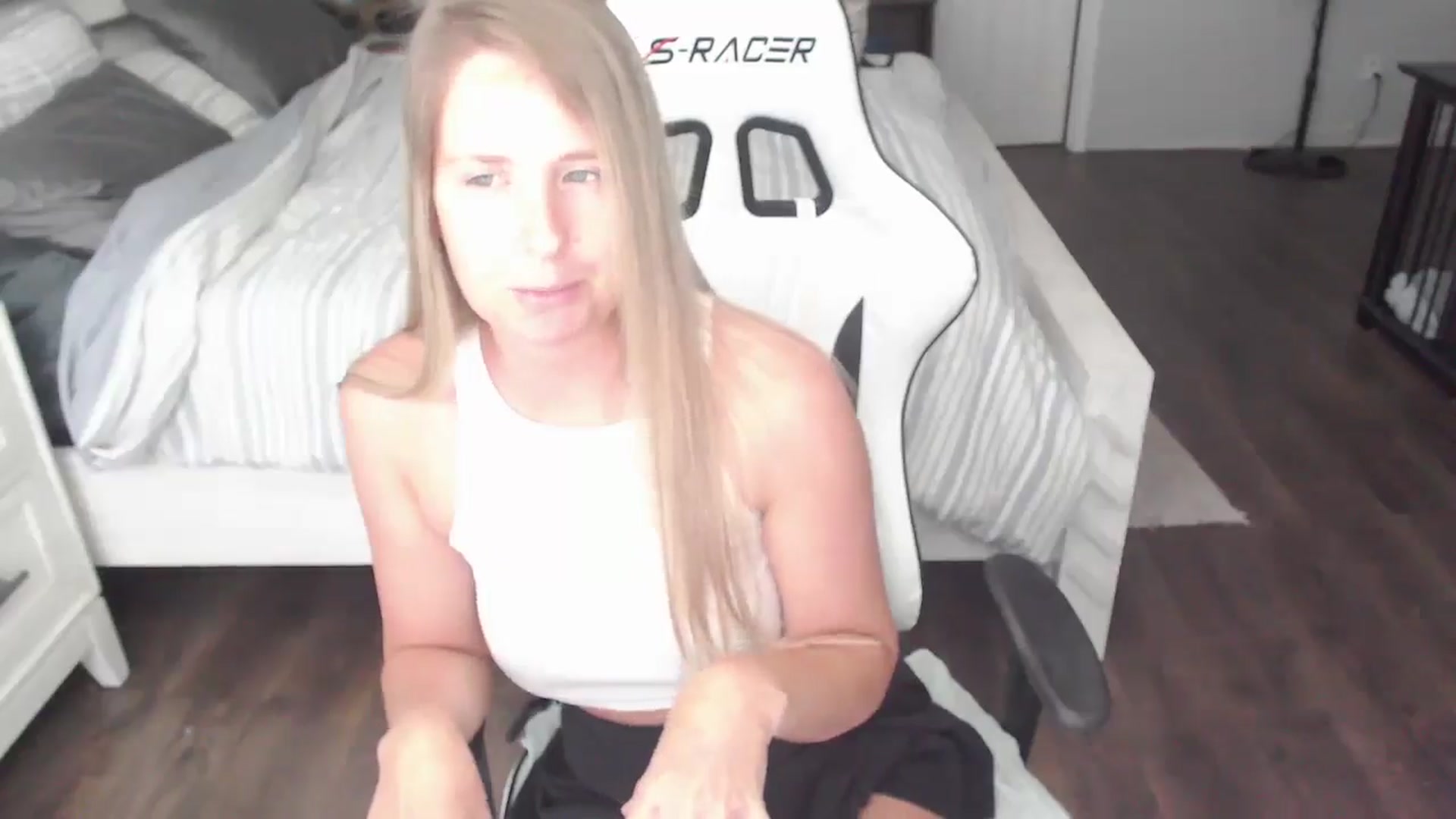 Gallery image thumbnail from ZenZoey's myfreecams stream on, 07/23/2025, 18:32 image 5 of 20