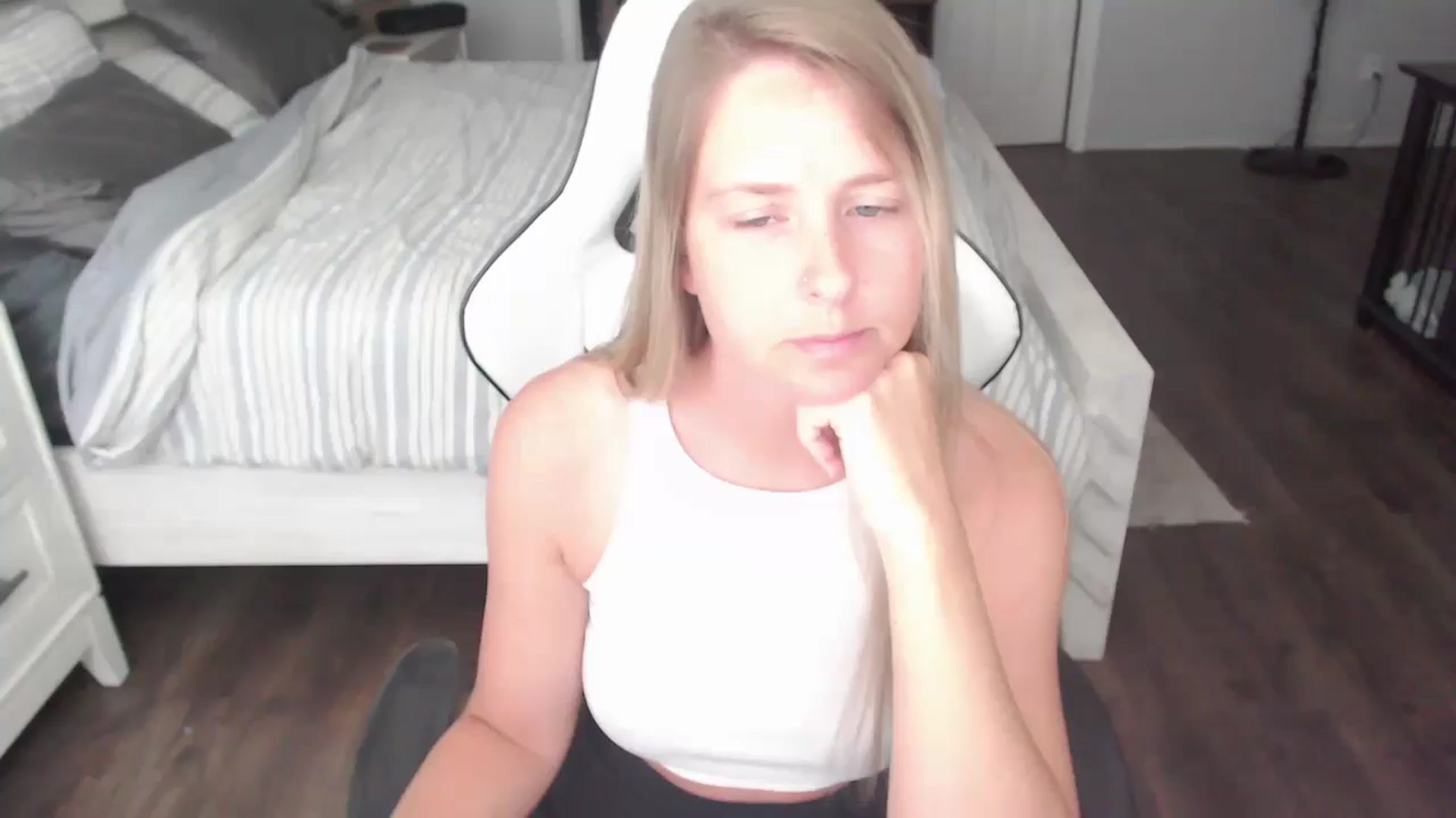 Gallery image thumbnail from ZenZoey's myfreecams stream on, 07/23/2025, 18:32 image 1 of 20